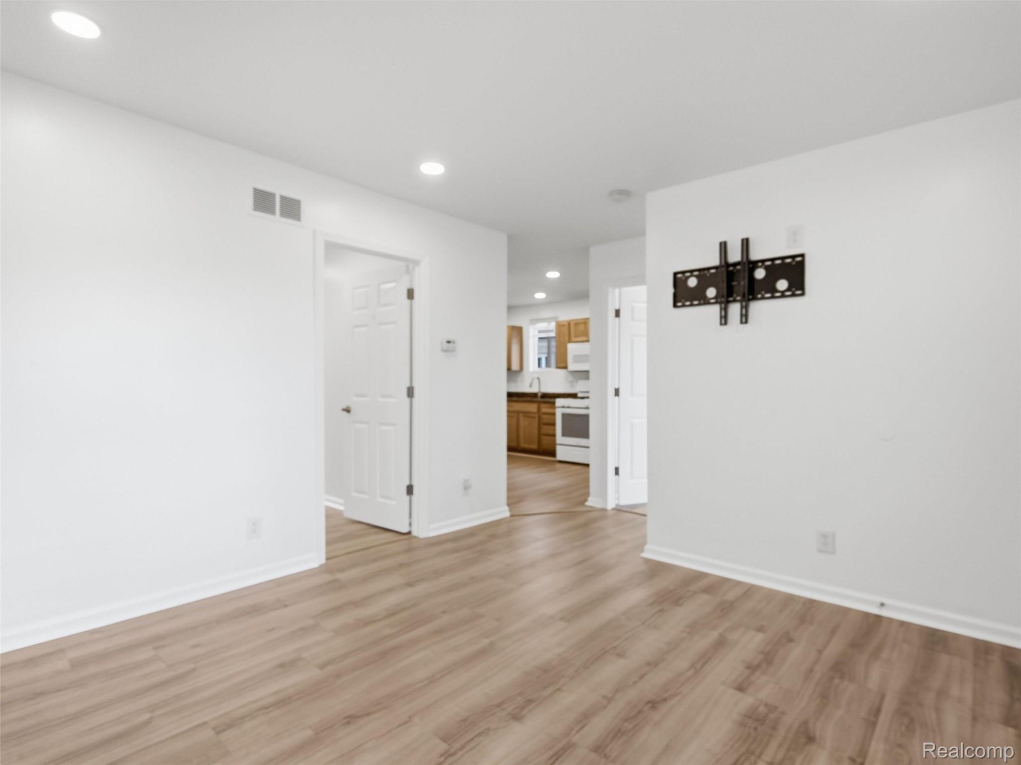 26545 Brush Street Property Photo 4