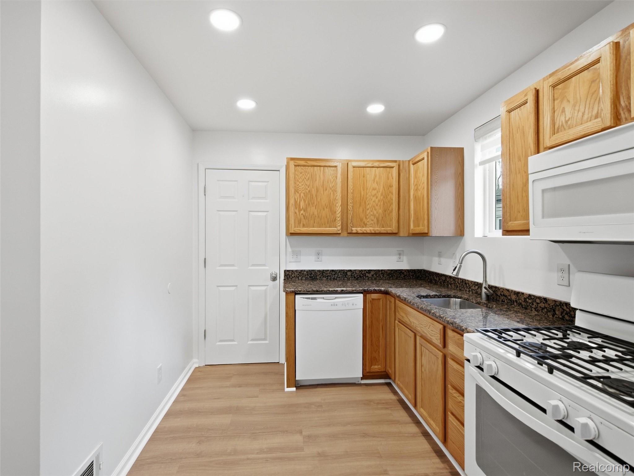 26545 Brush Street Property Photo 7