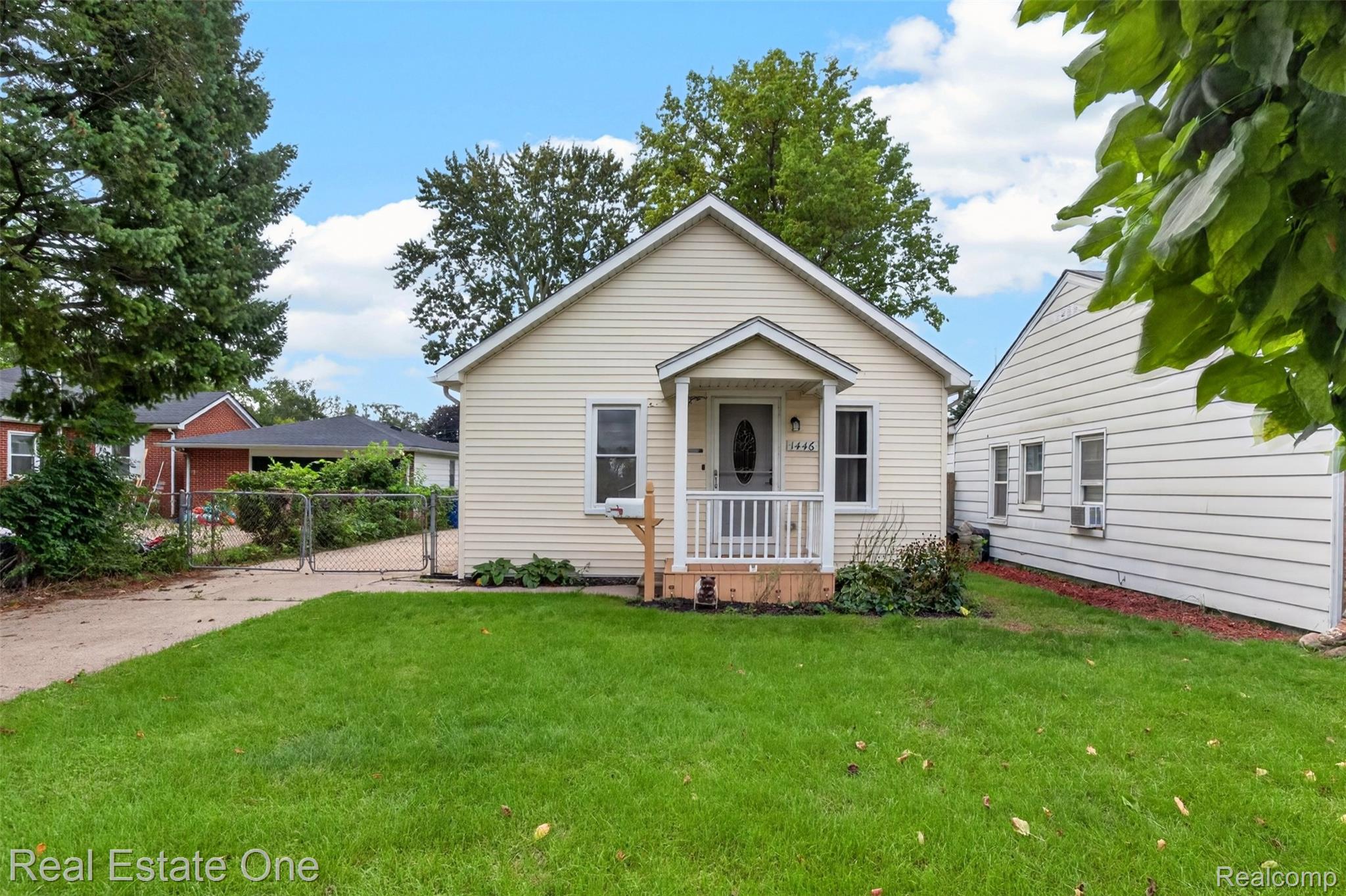 1446 E Meyers Avenue Property Photo 1