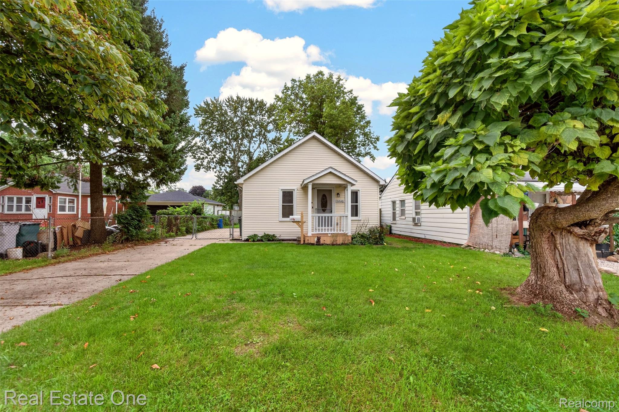 1446 E Meyers Avenue Property Photo 2