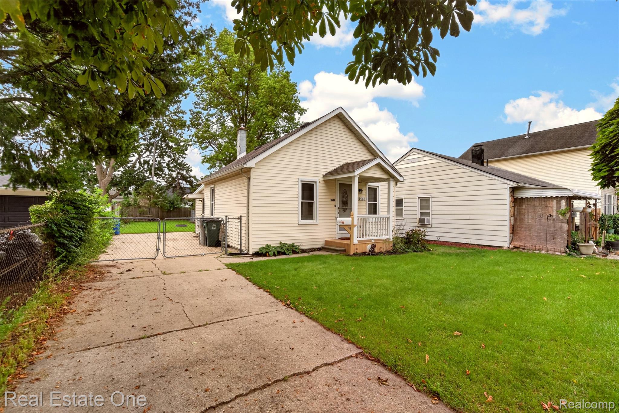 1446 E Meyers Avenue Property Photo 3
