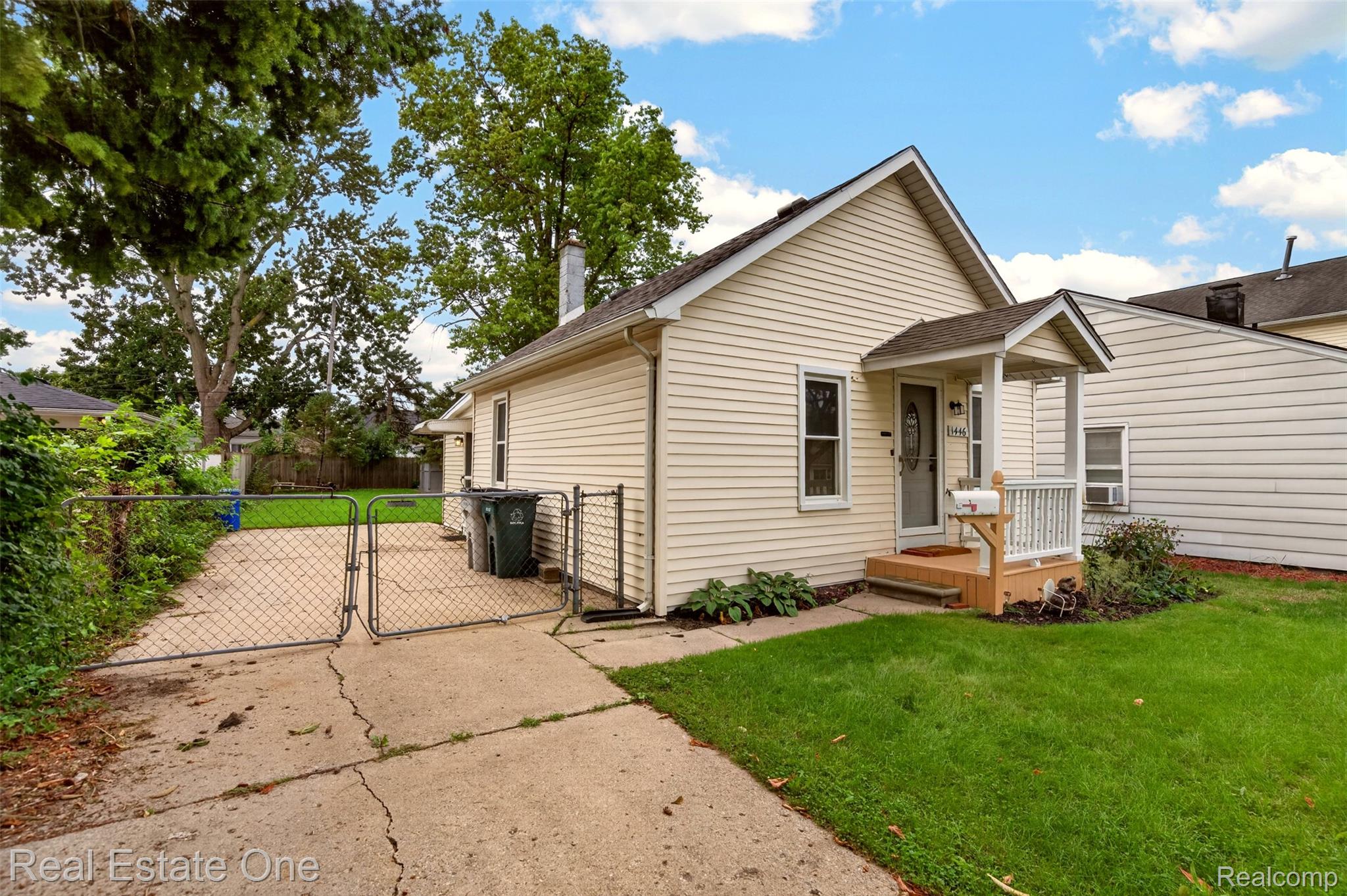 1446 E Meyers Avenue Property Photo 4