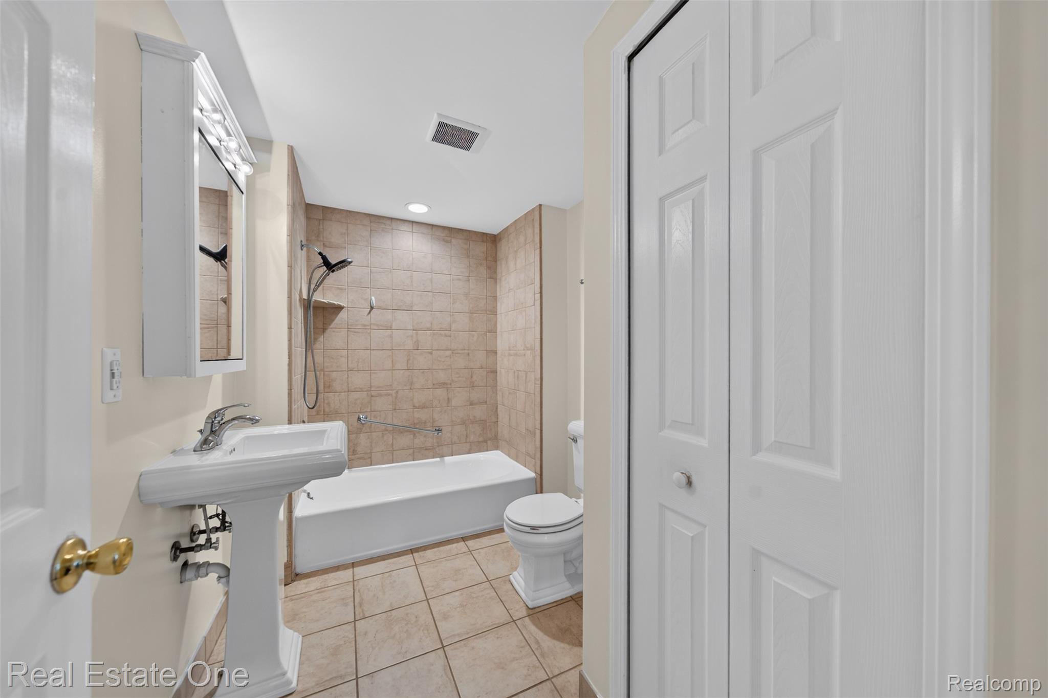 1446 E Meyers Avenue Property Photo 11