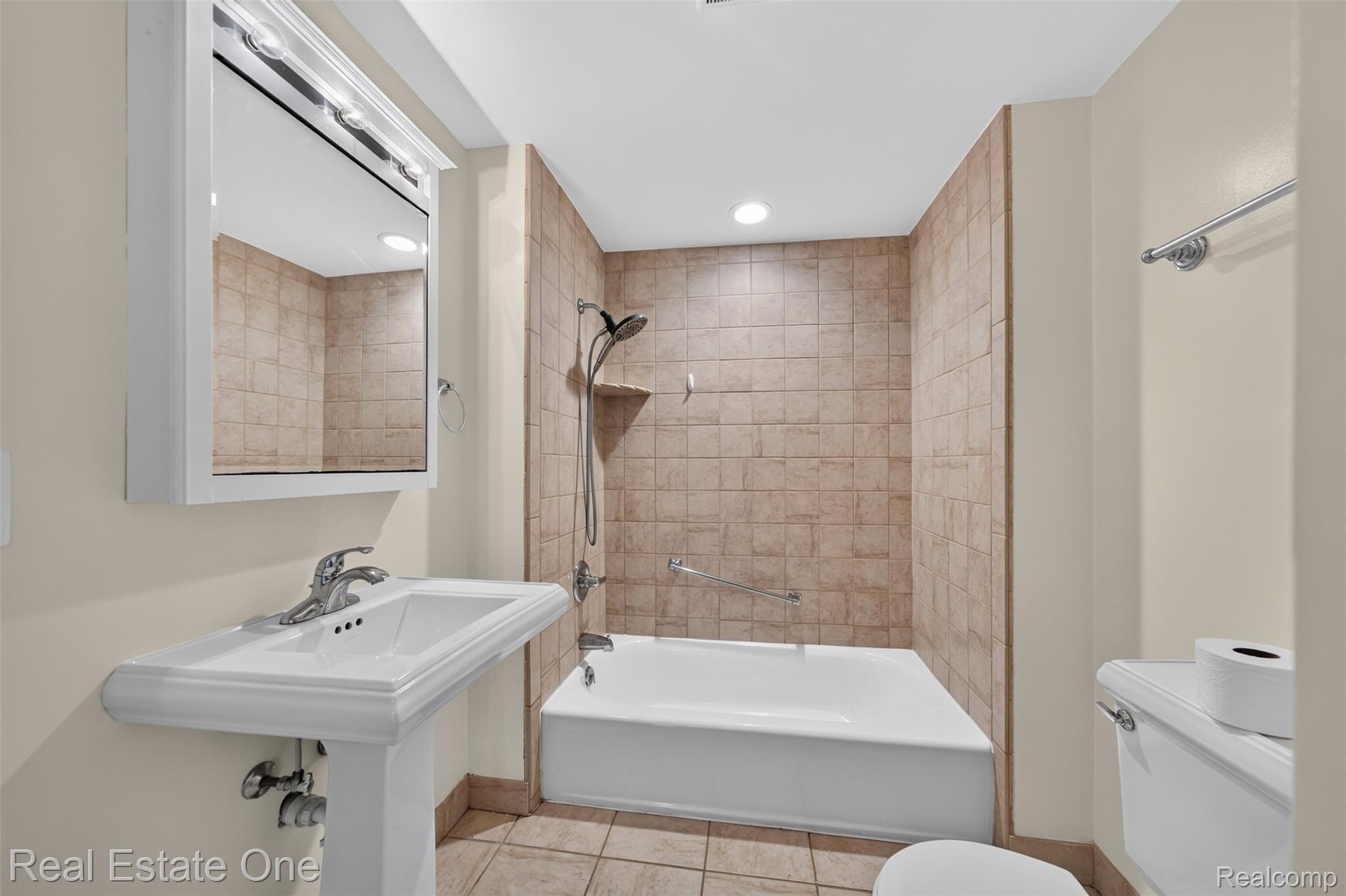1446 E Meyers Avenue Property Photo 12