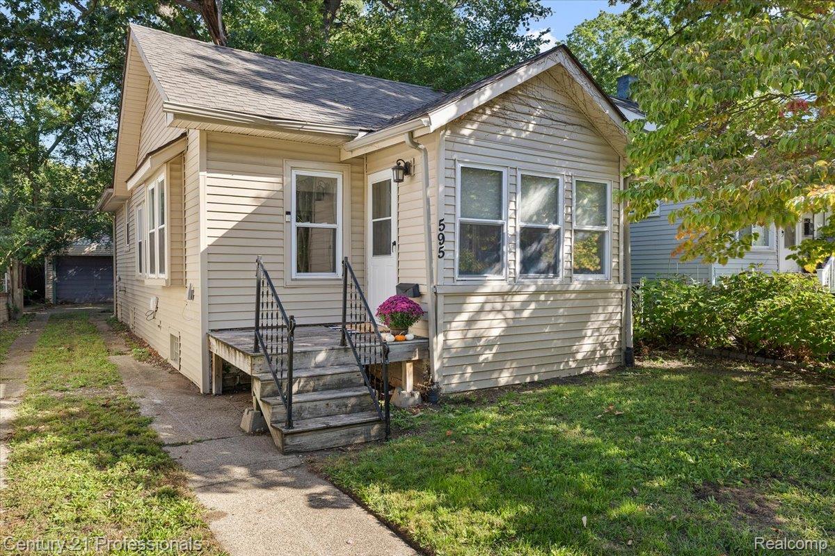 595 E Drayton Street Property Photo 1