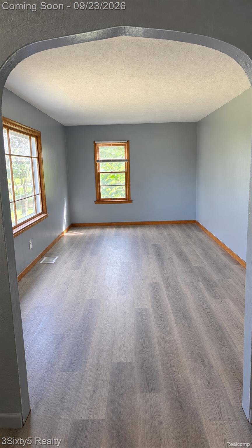 2525 E Valley Road Property Photo 2