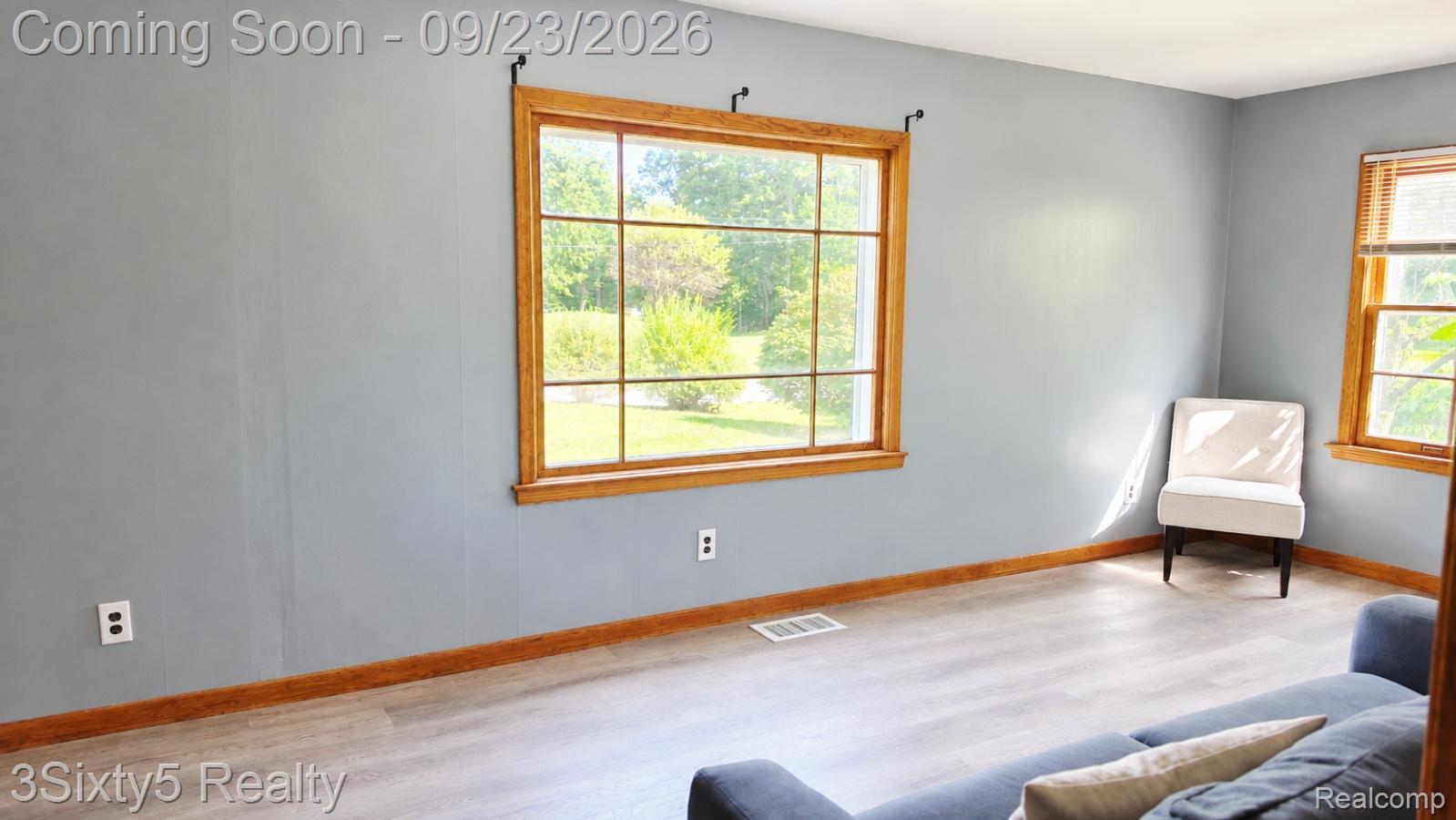 2525 E Valley Road Property Photo 3
