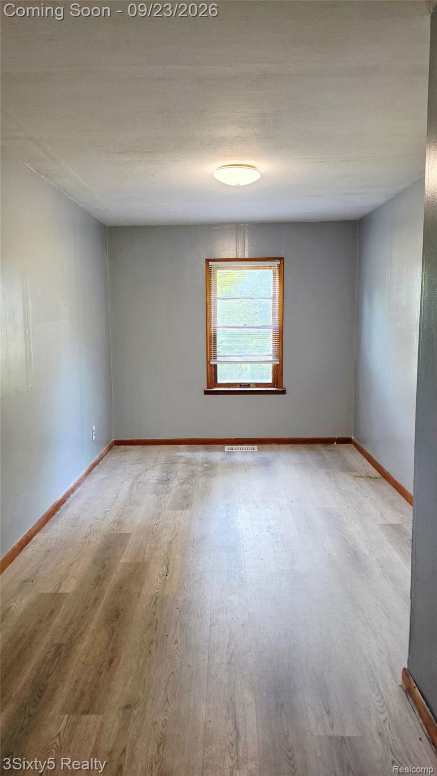 2525 E Valley Road Property Photo 4