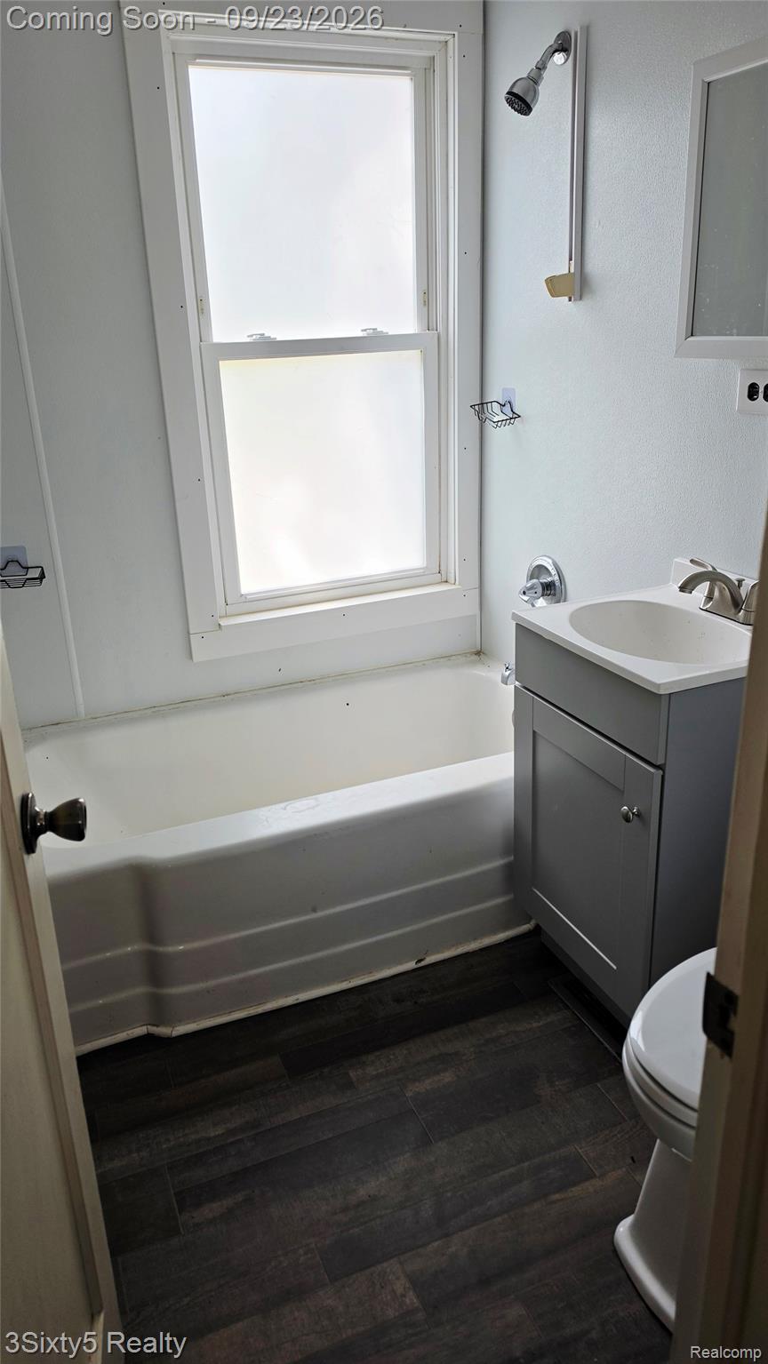 2525 E Valley Road Property Photo 7