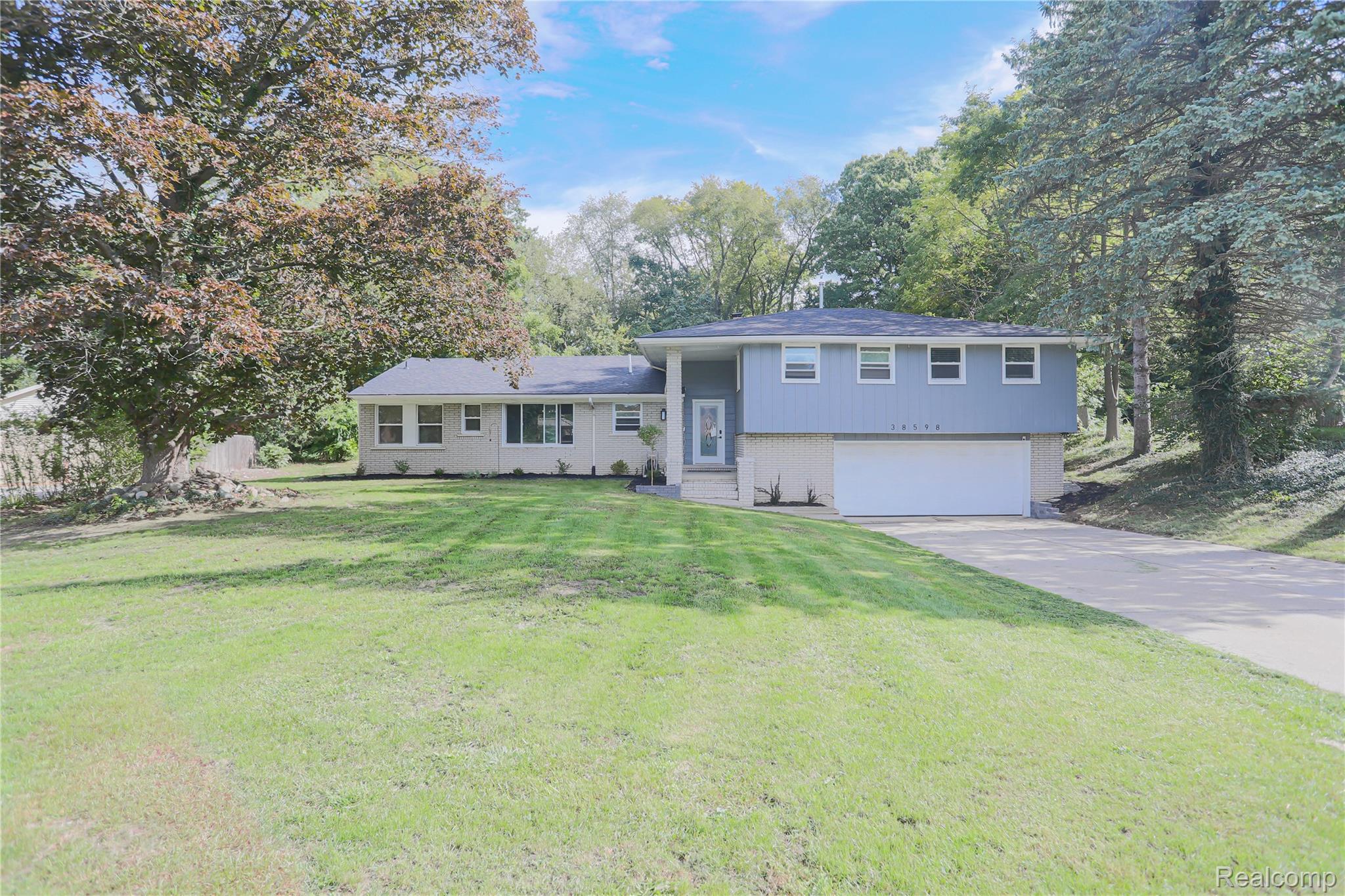 38598 Applewood Street Property Photo 1
