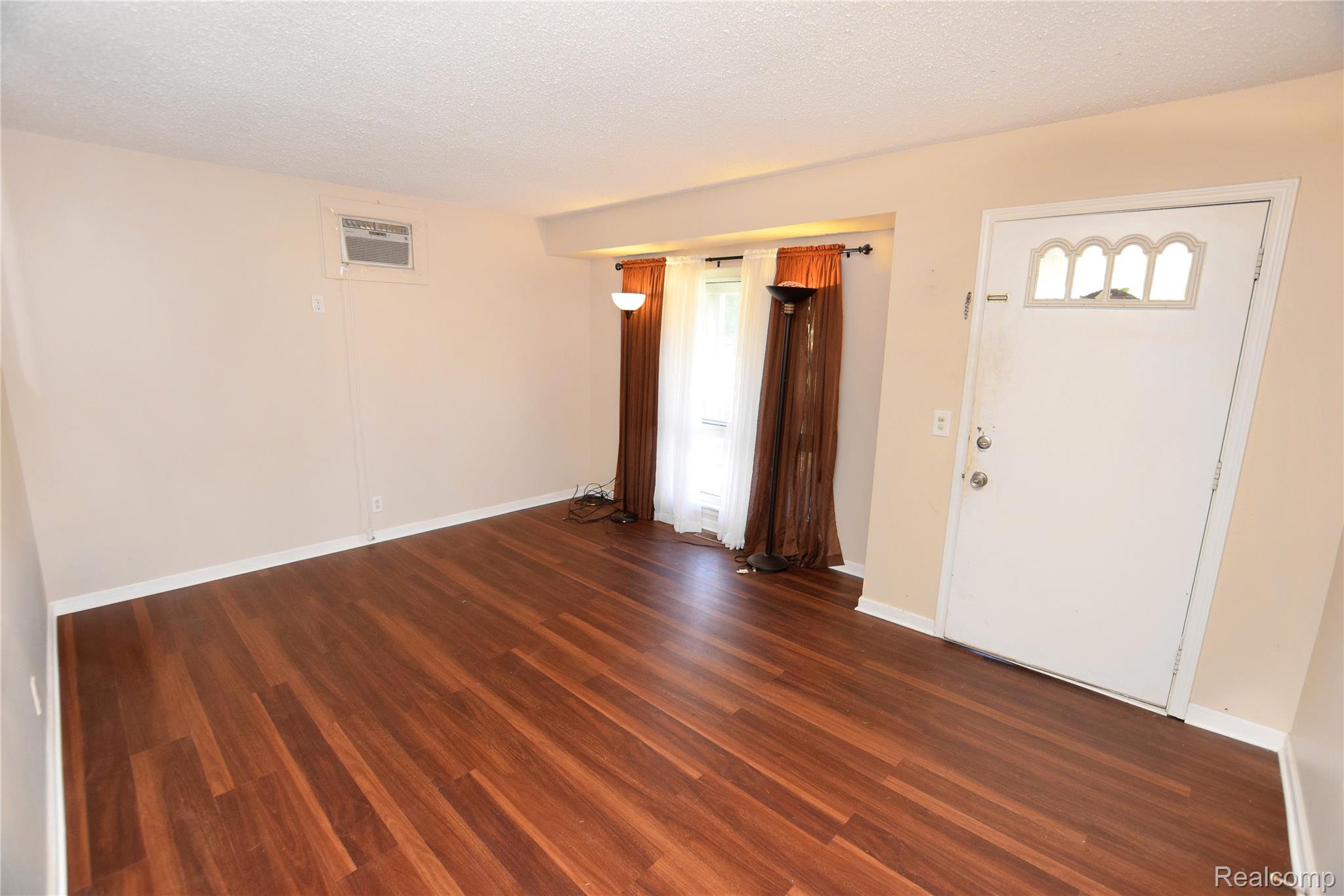 2141 Sandalwood Drive Property Photo 2