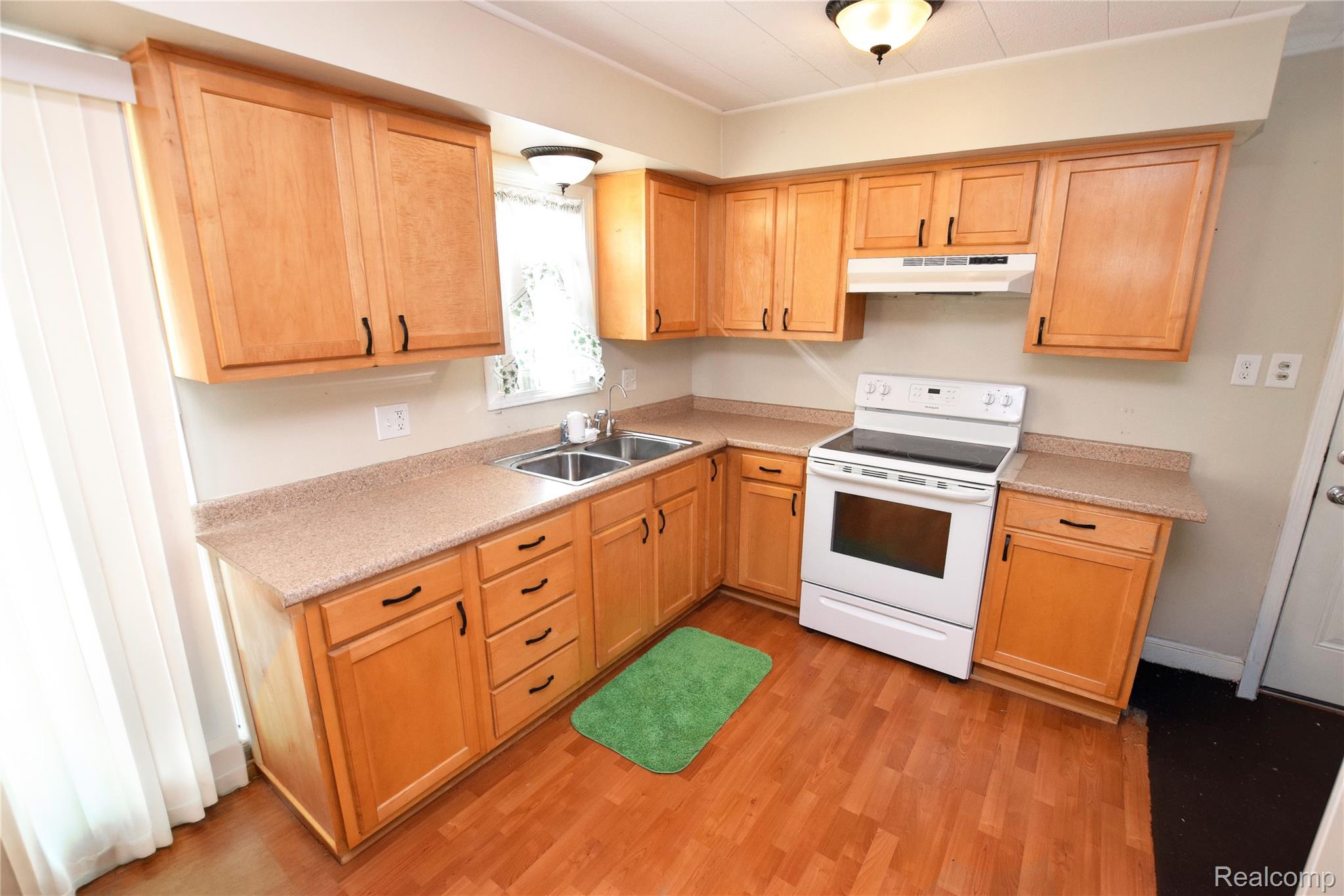 2141 Sandalwood Drive Property Photo 3