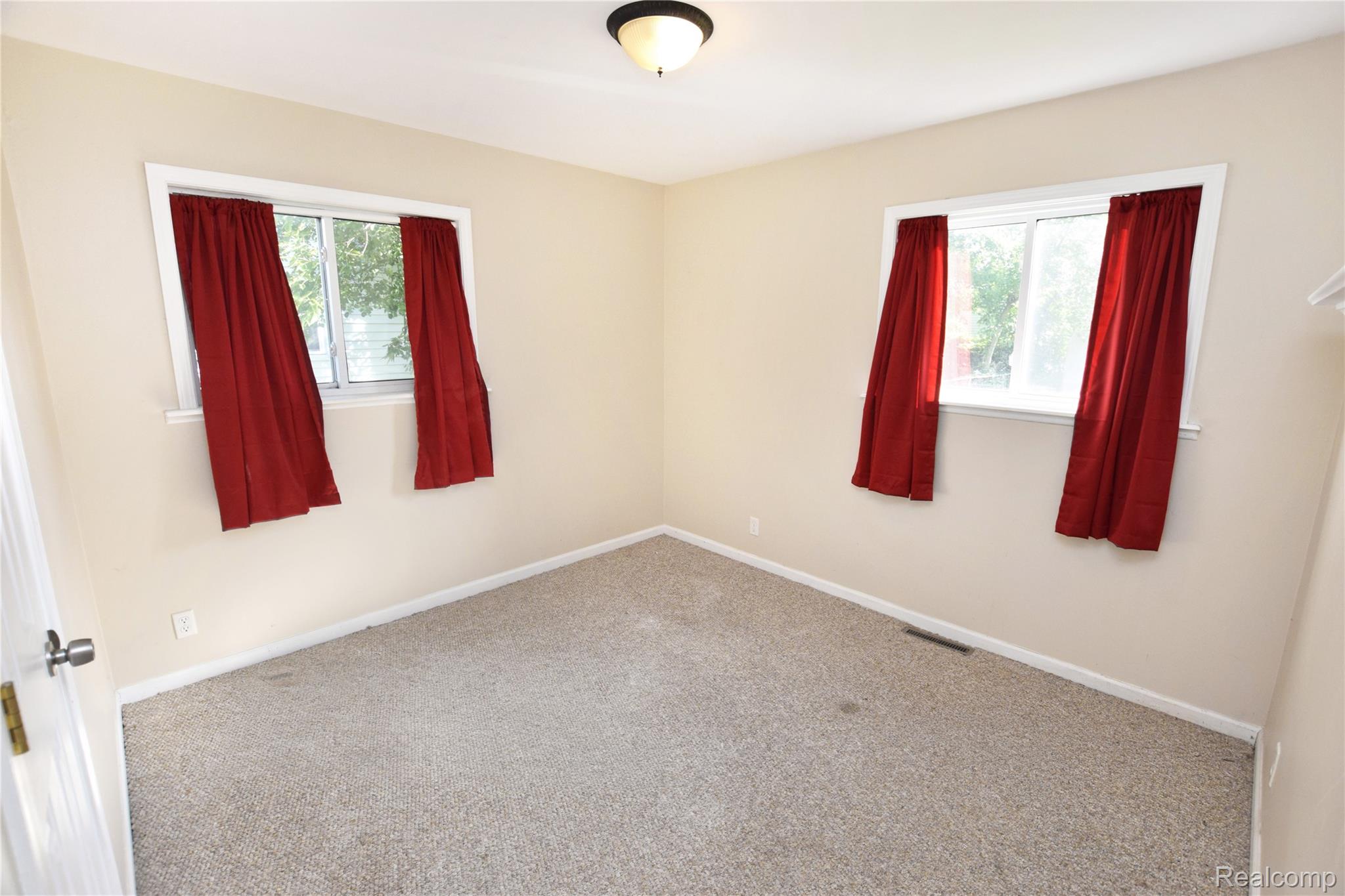 2141 Sandalwood Drive Property Photo 8