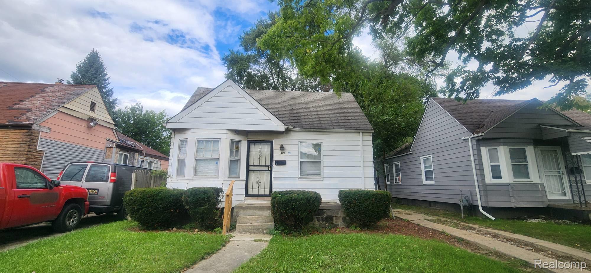 11420 Plainview Avenue Property Photo 1