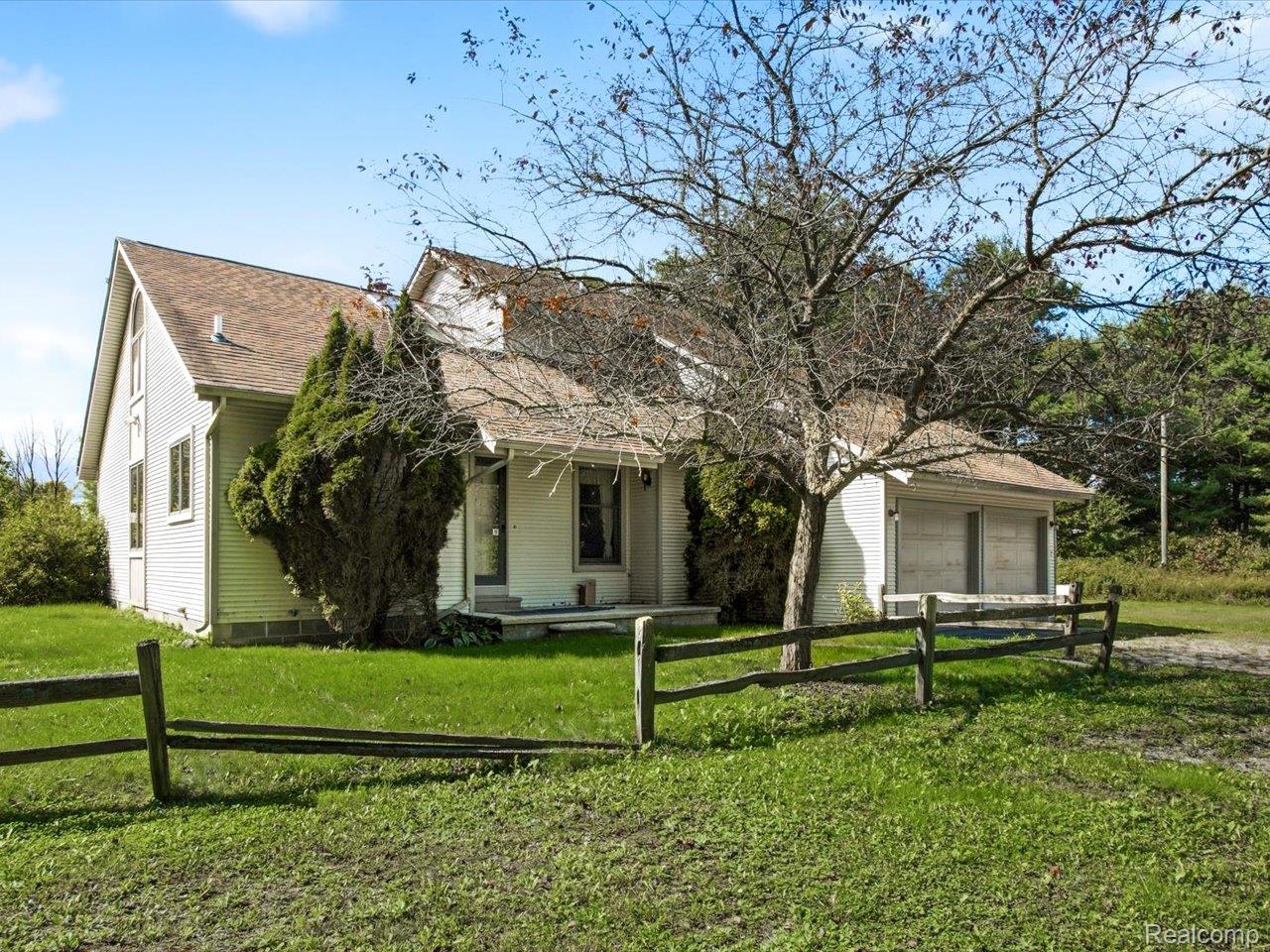 6988 Galbraith Line Road Property Photo 1