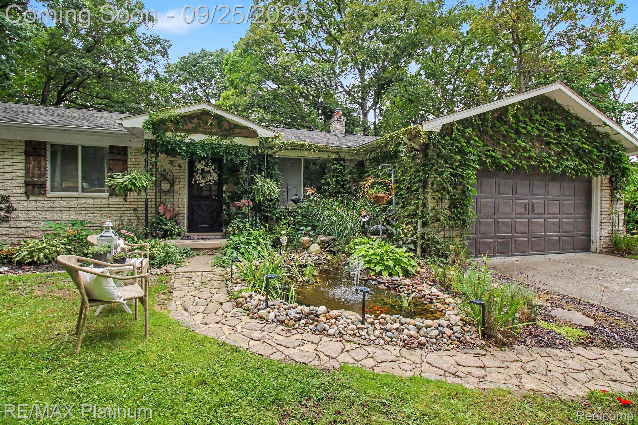 5338 King Road Property Photo 1