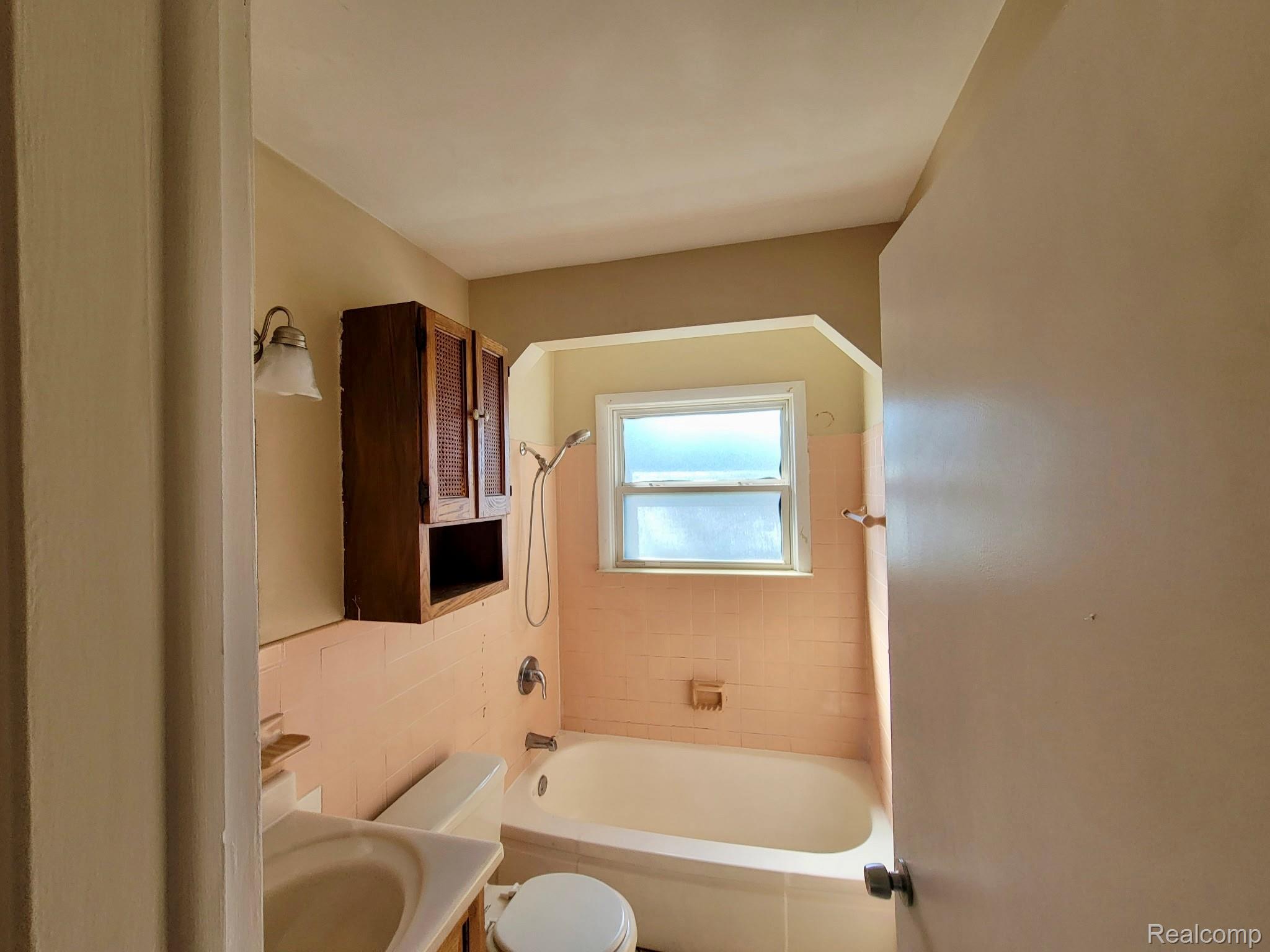 24503 Brittany Avenue Property Photo 9