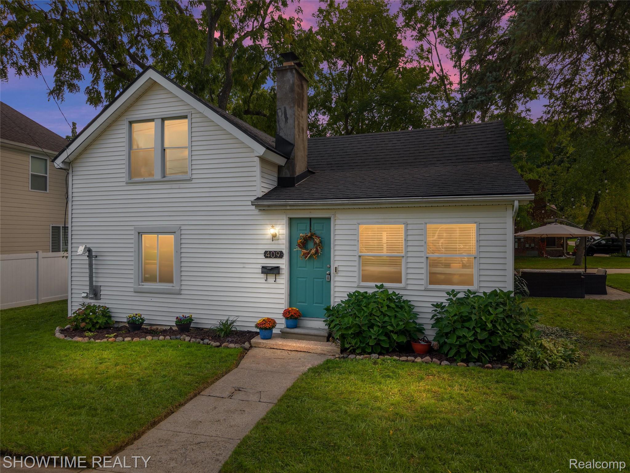 409 1st Street Property Photo 1
