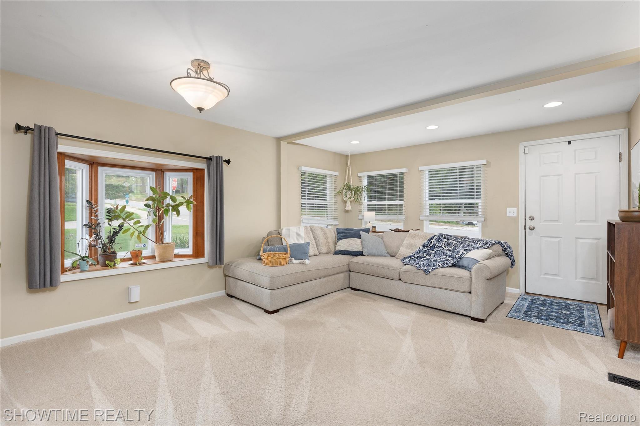 409 1st Street Property Photo 4