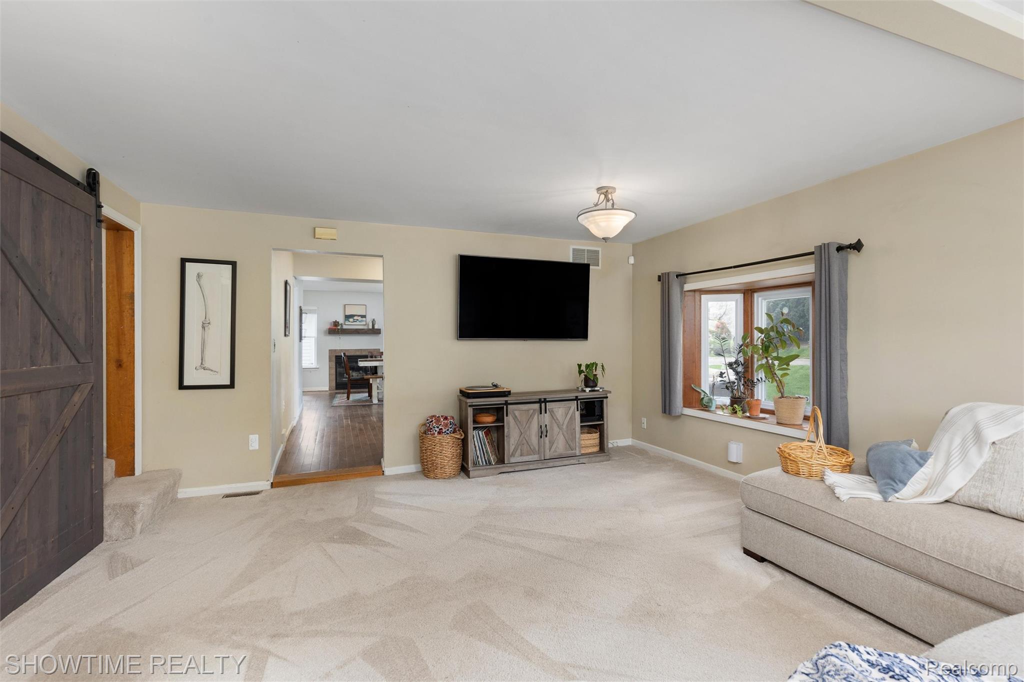 409 1st Street Property Photo 5
