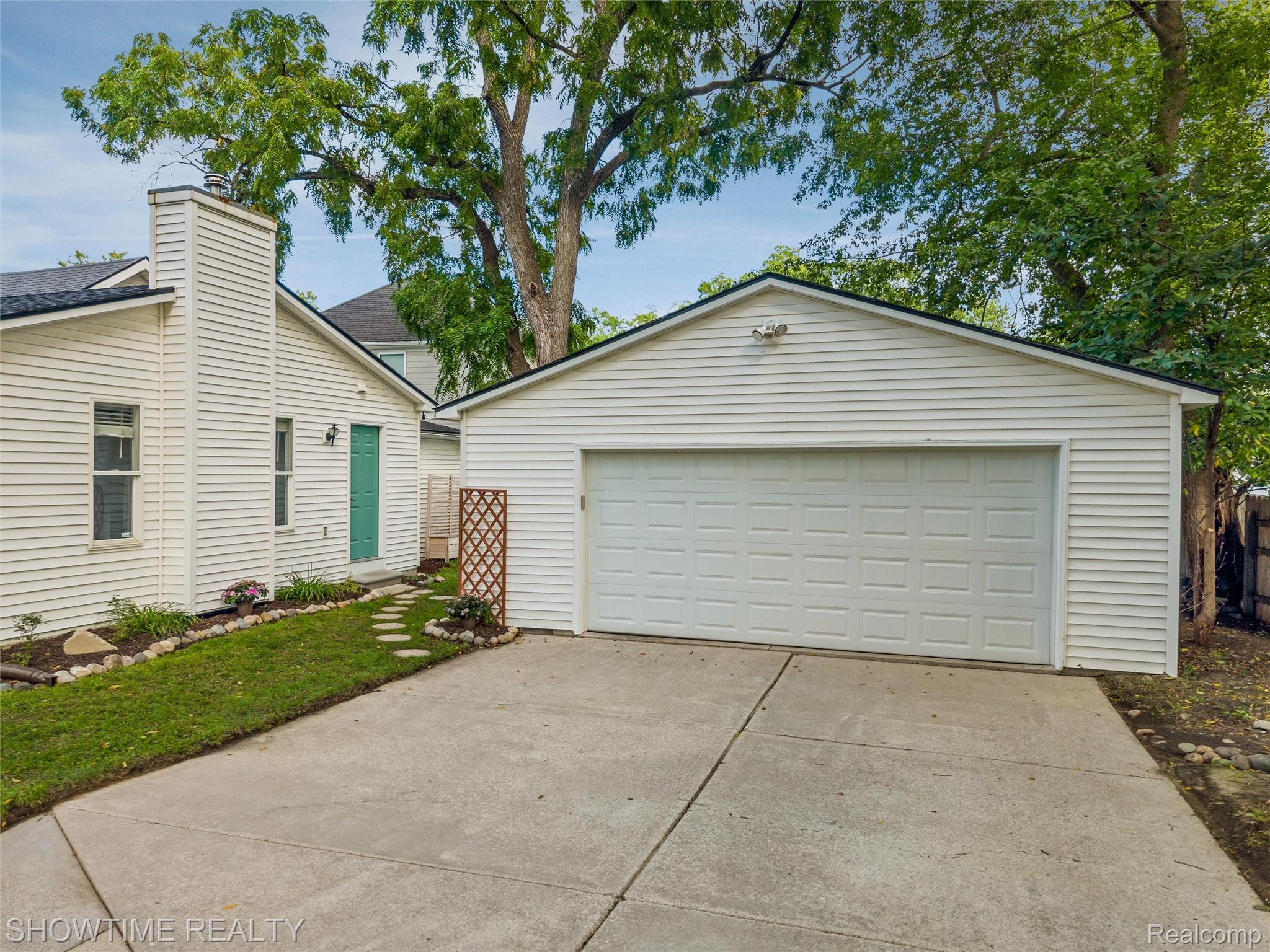 409 1st Street Property Photo 32