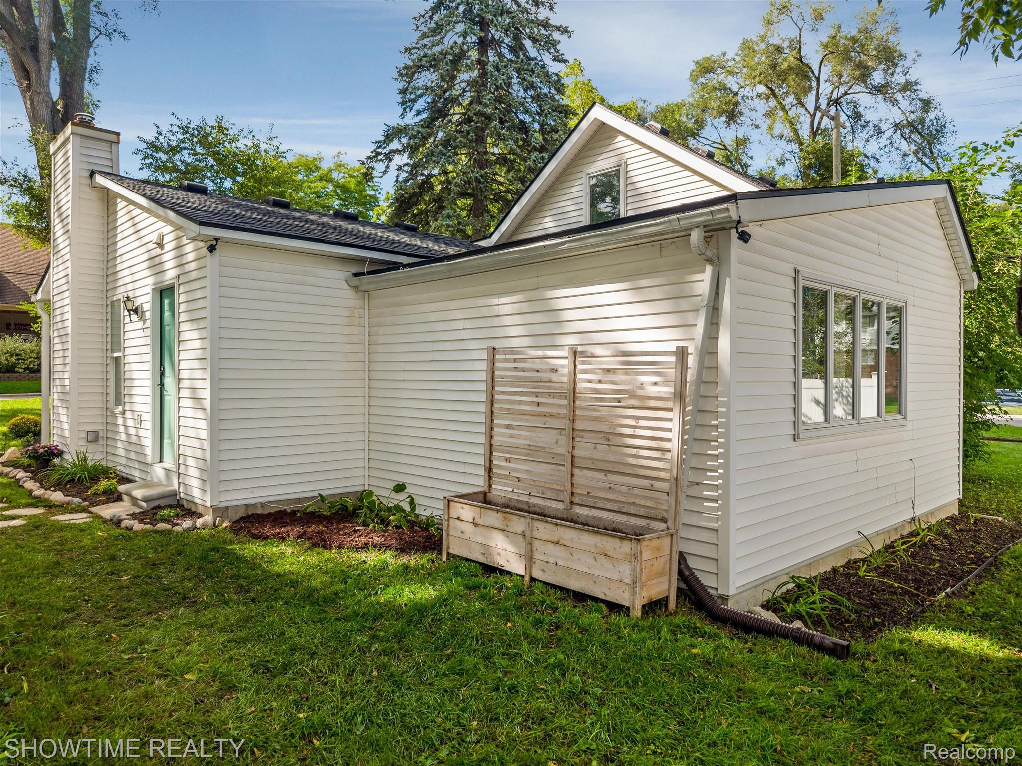 409 1st Street Property Photo 34