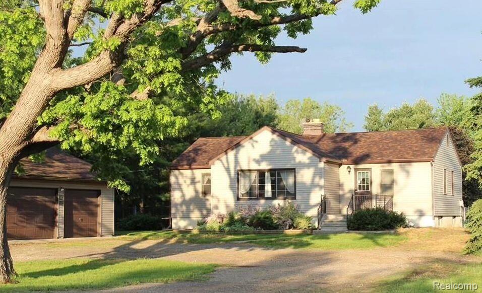 6289 Whitmore Lake Road Property Photo 1
