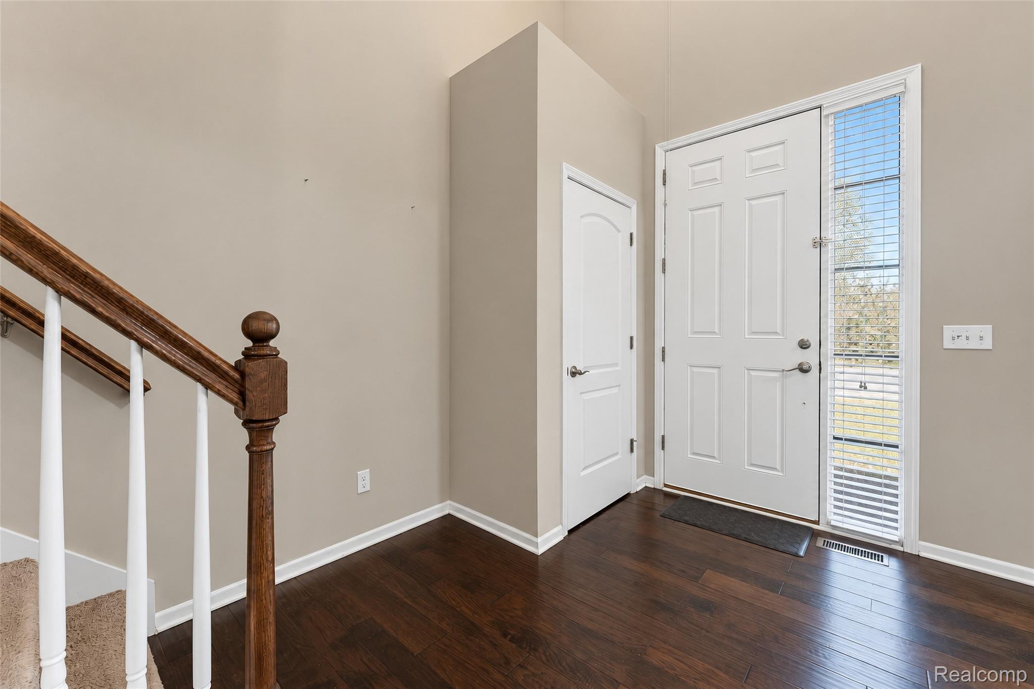 822 Lake Woods Drive Property Photo 5