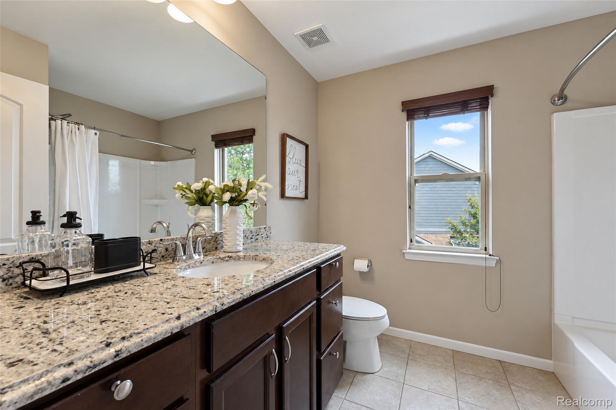 822 Lake Woods Drive Property Photo 34