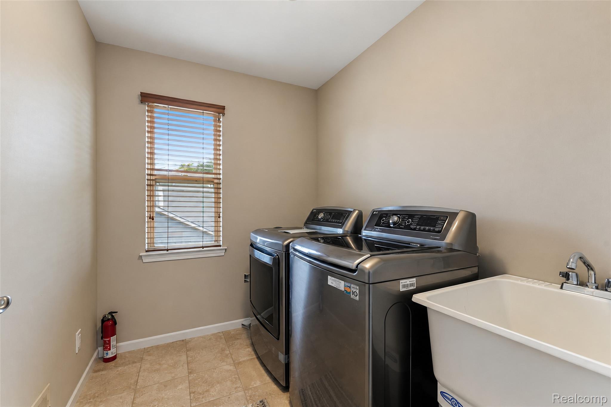 822 Lake Woods Drive Property Photo 38