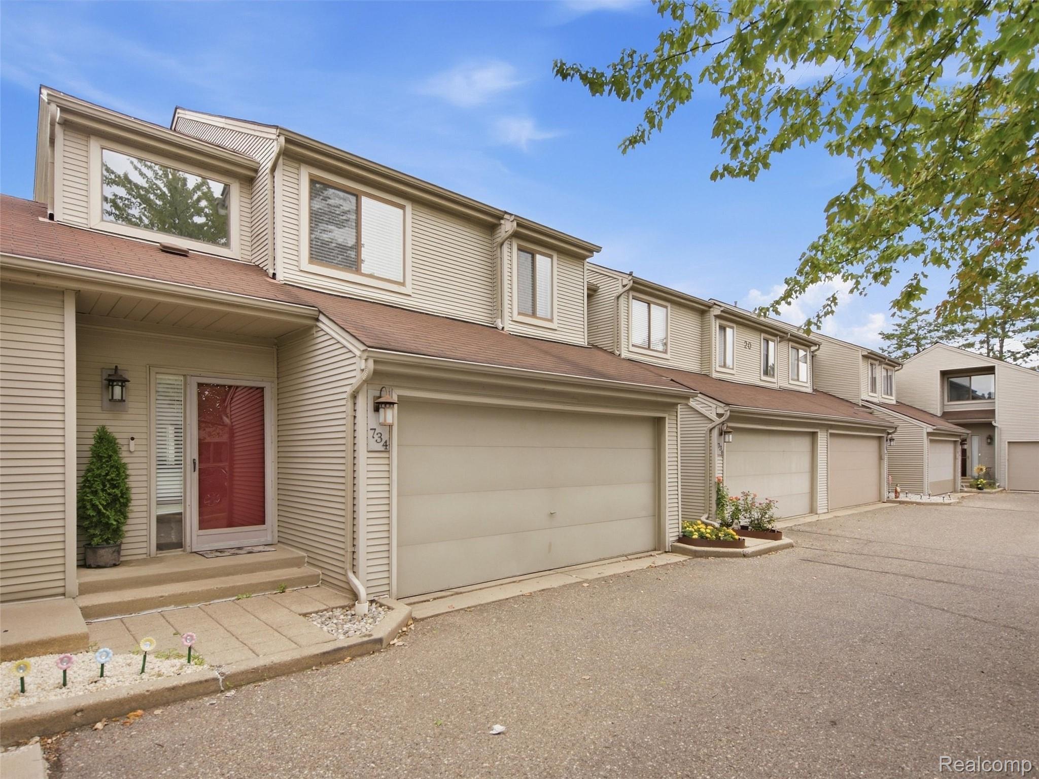 734 Hamilton Court Property Photo 1