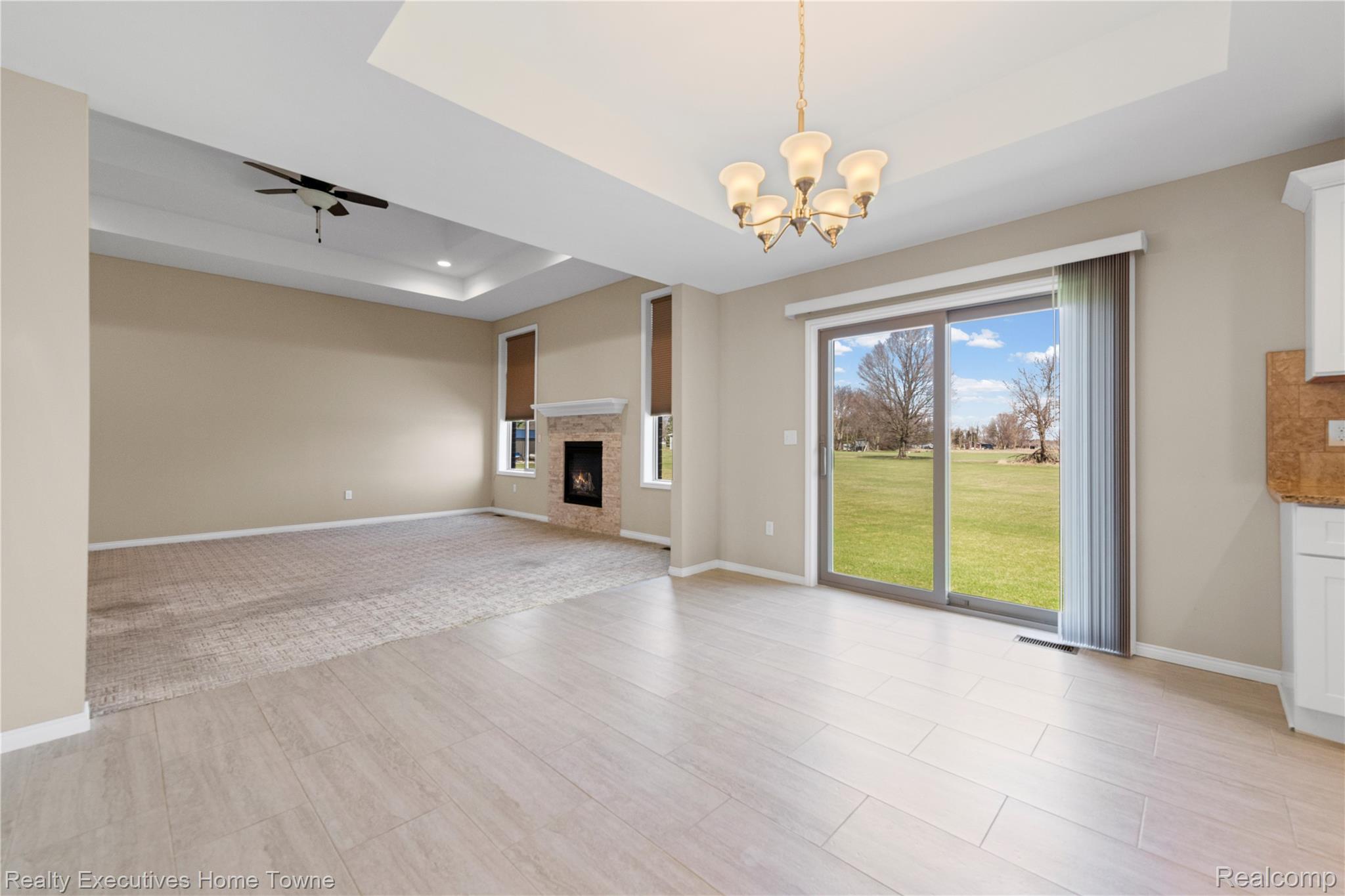 7285 Wood Pointe Drive Property Photo 15