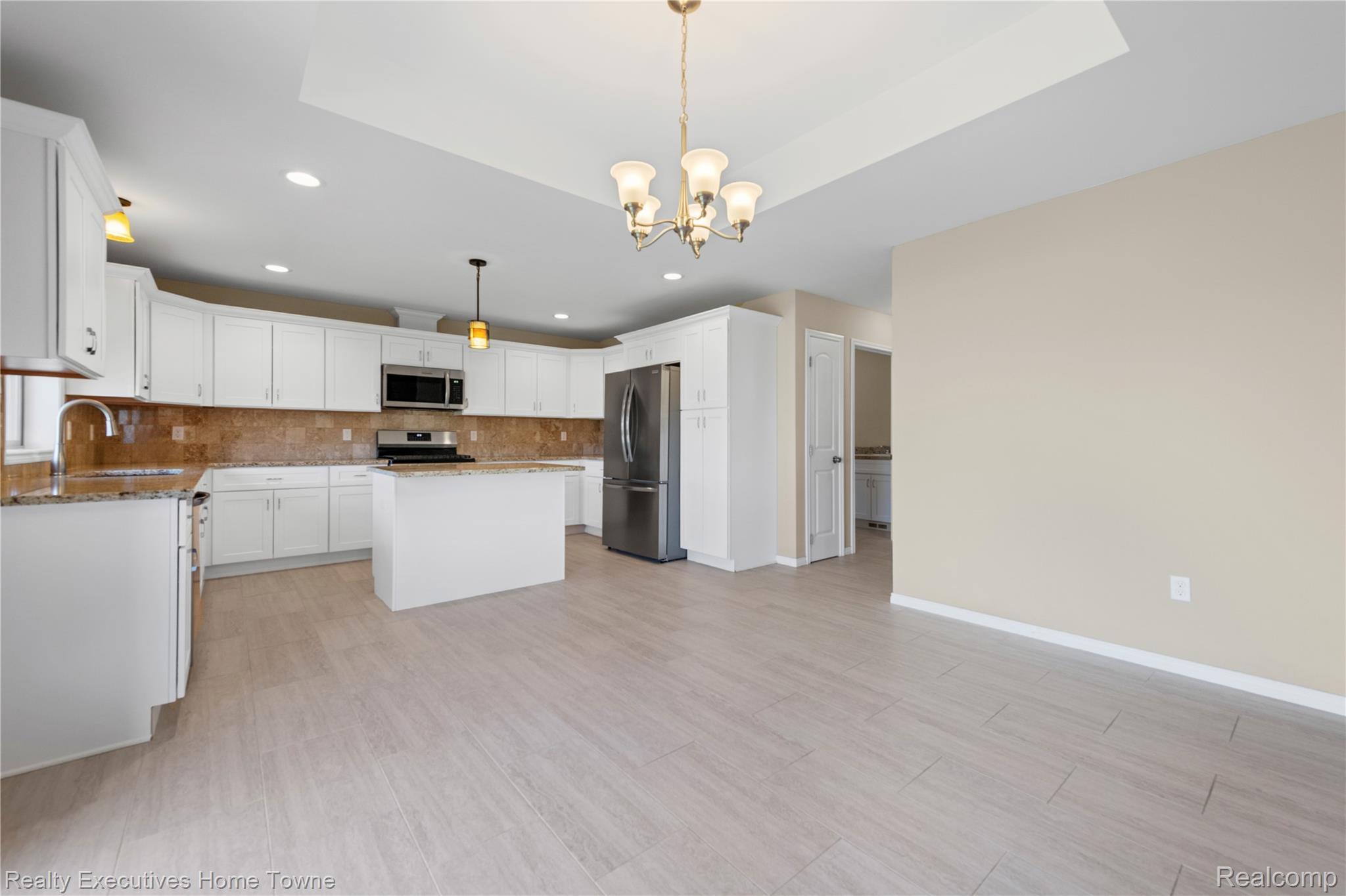 7285 Wood Pointe Drive Property Photo 16