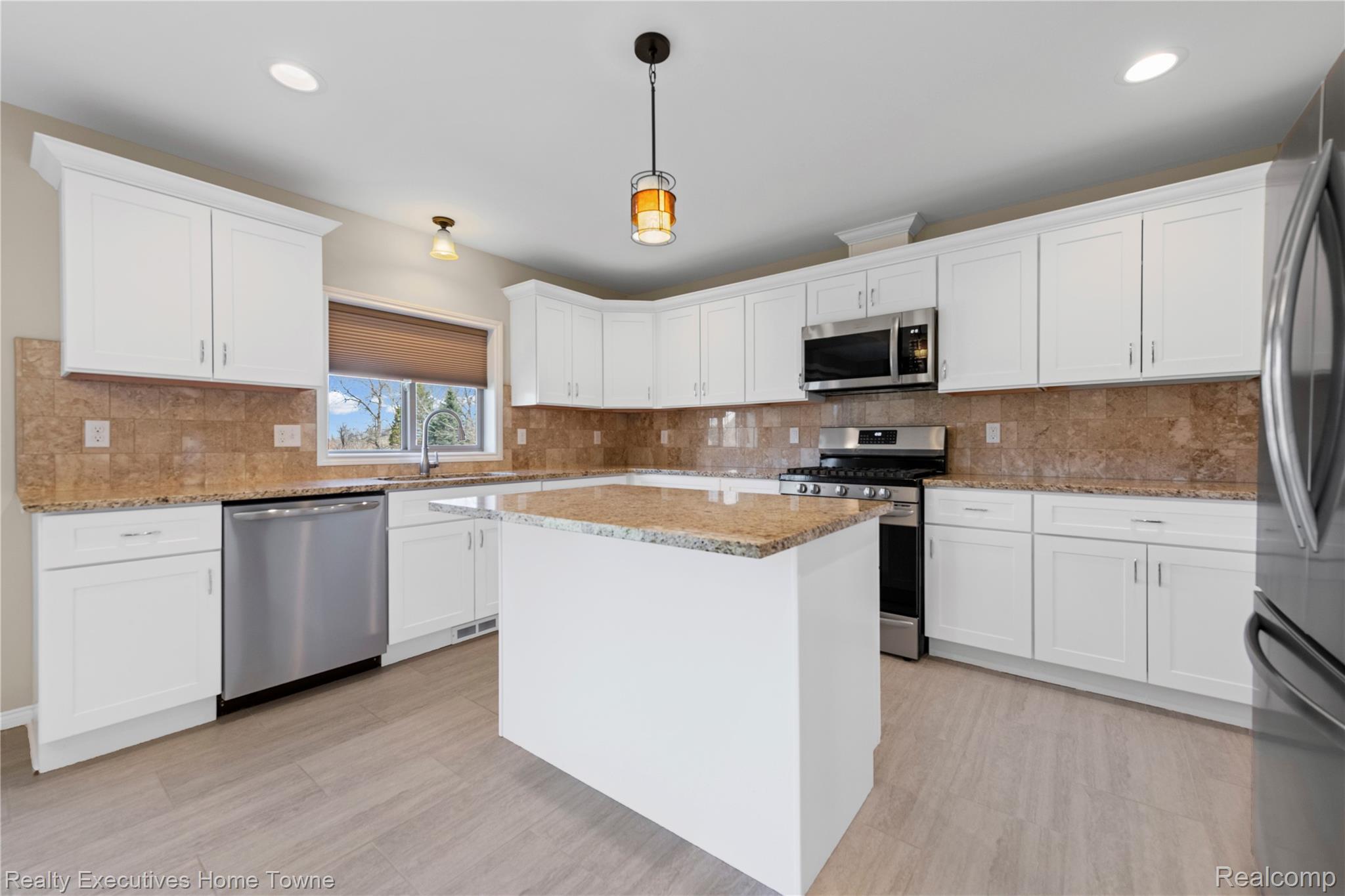 7285 Wood Pointe Drive Property Photo 17
