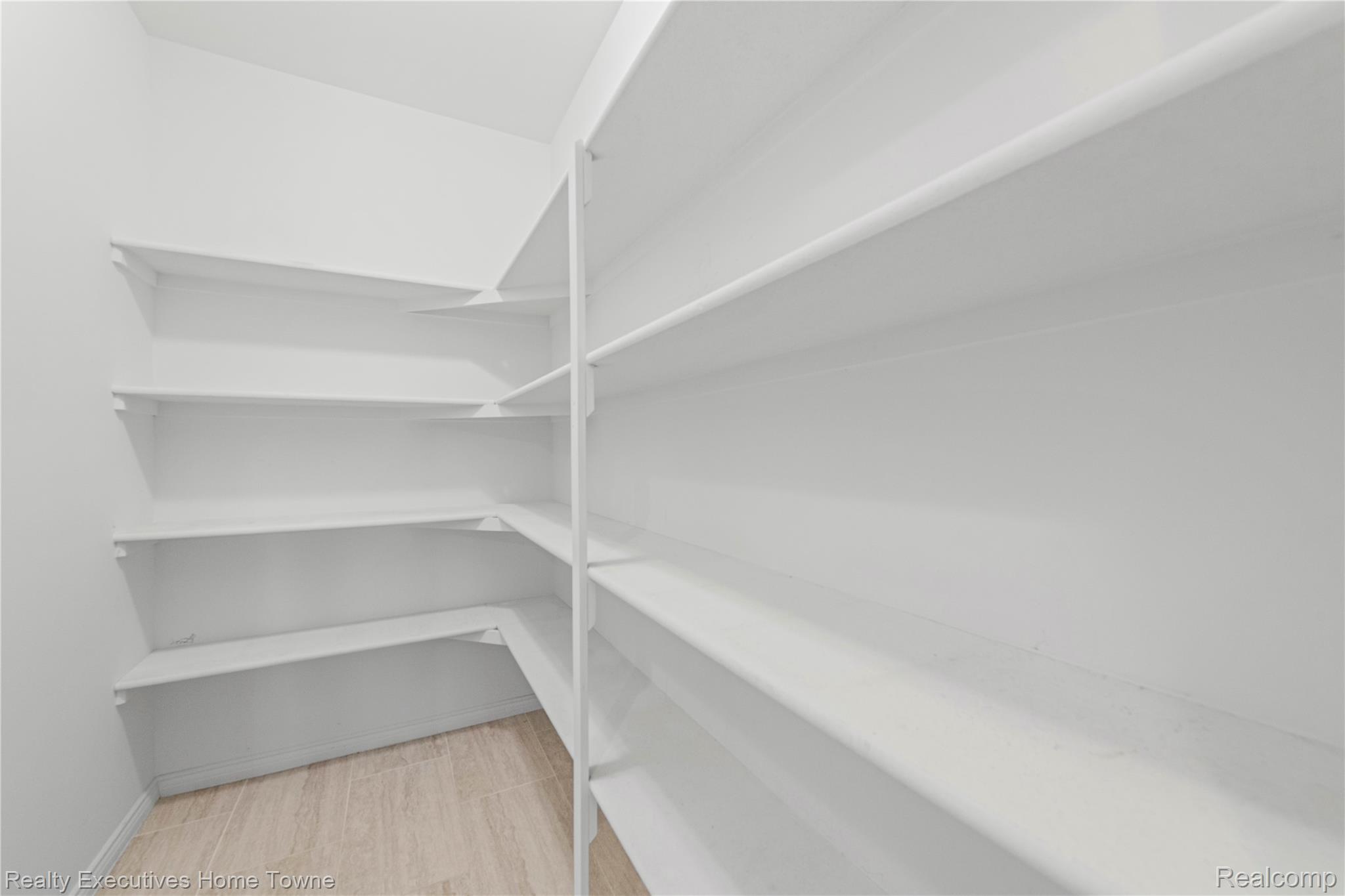 7285 Wood Pointe Drive Property Photo 19