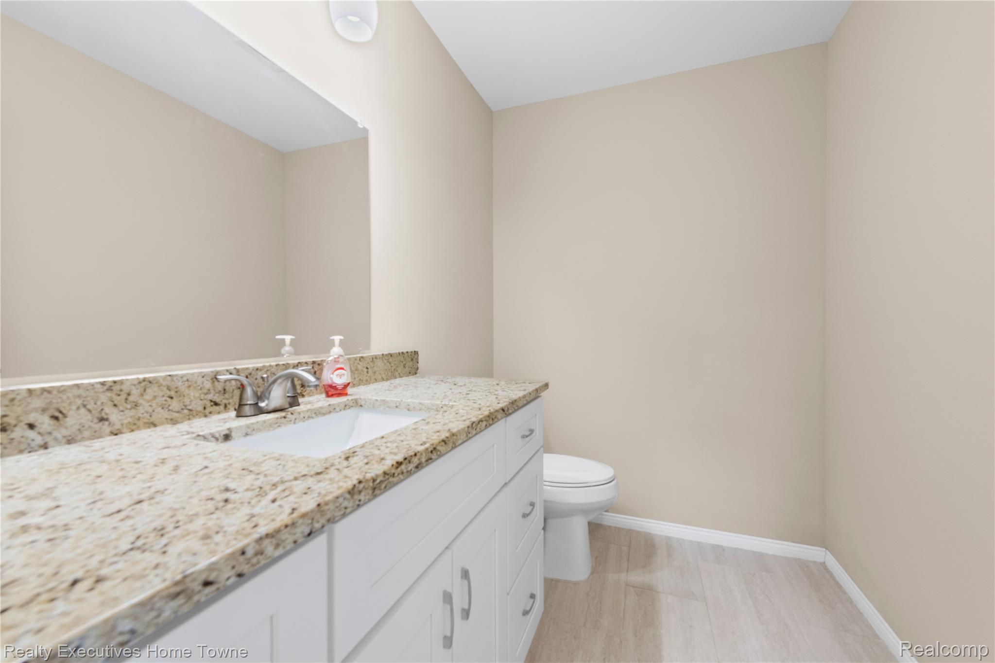 7285 Wood Pointe Drive Property Photo 21