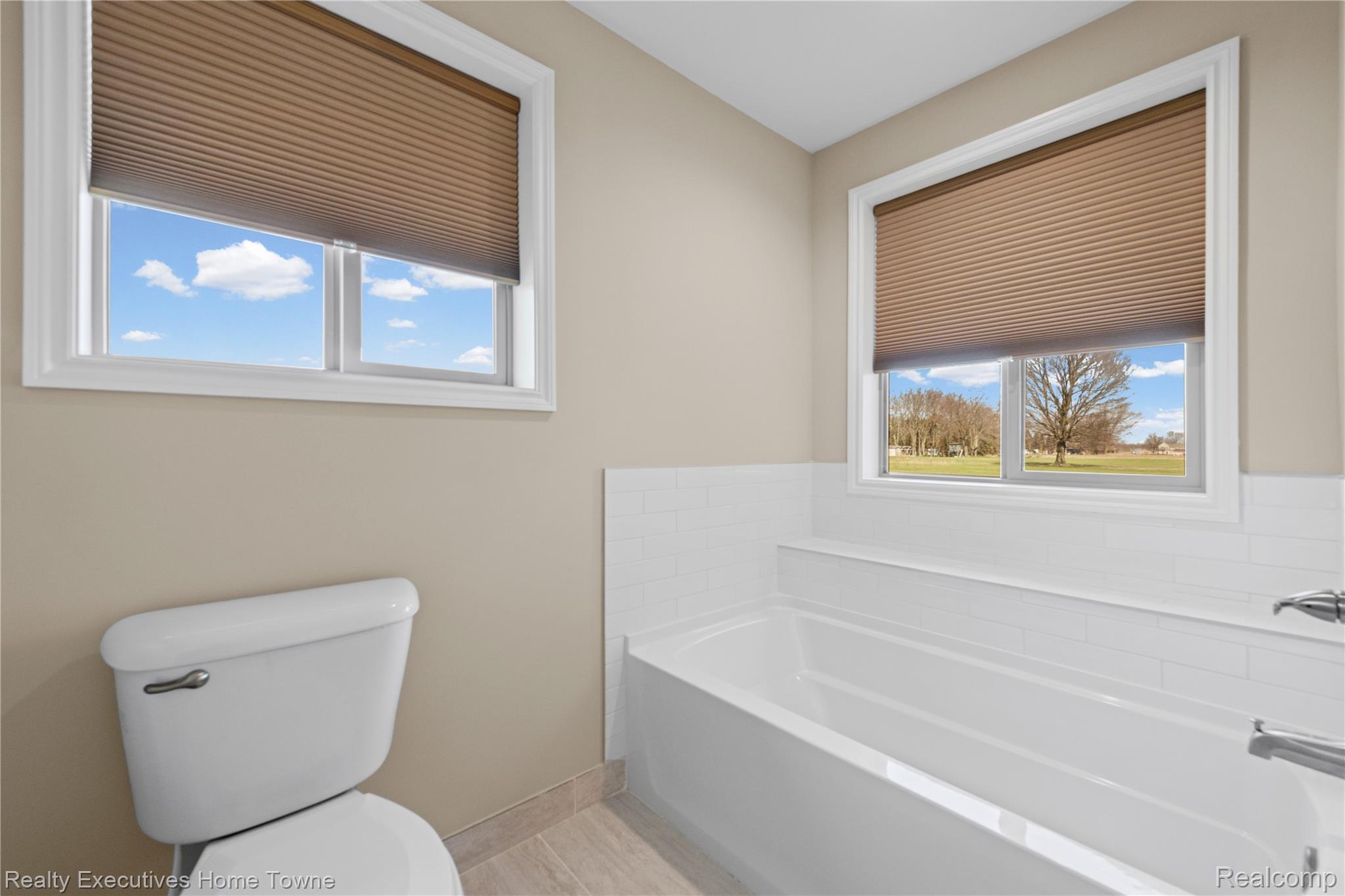 7285 Wood Pointe Drive Property Photo 26