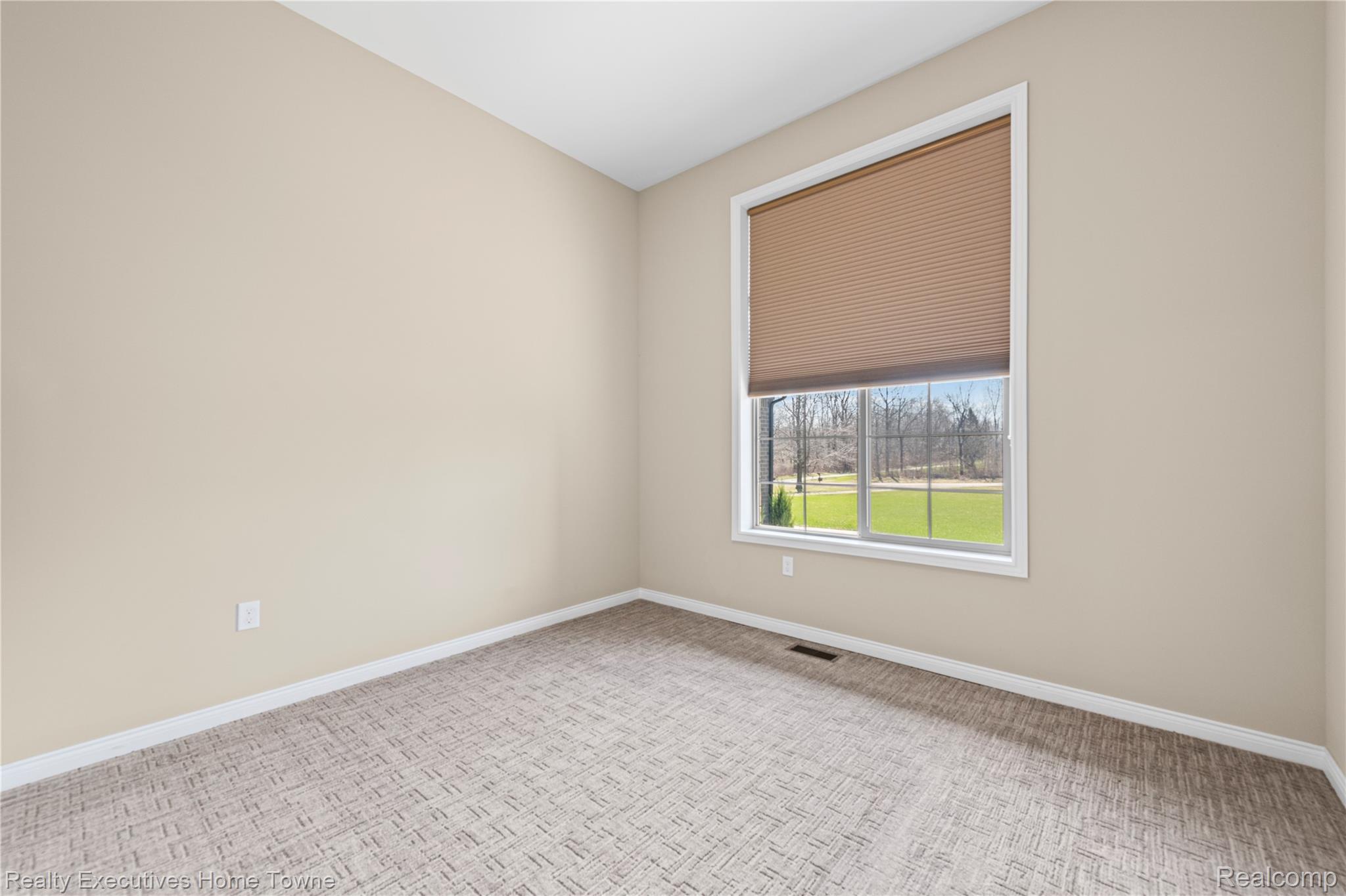 7285 Wood Pointe Drive Property Photo 28