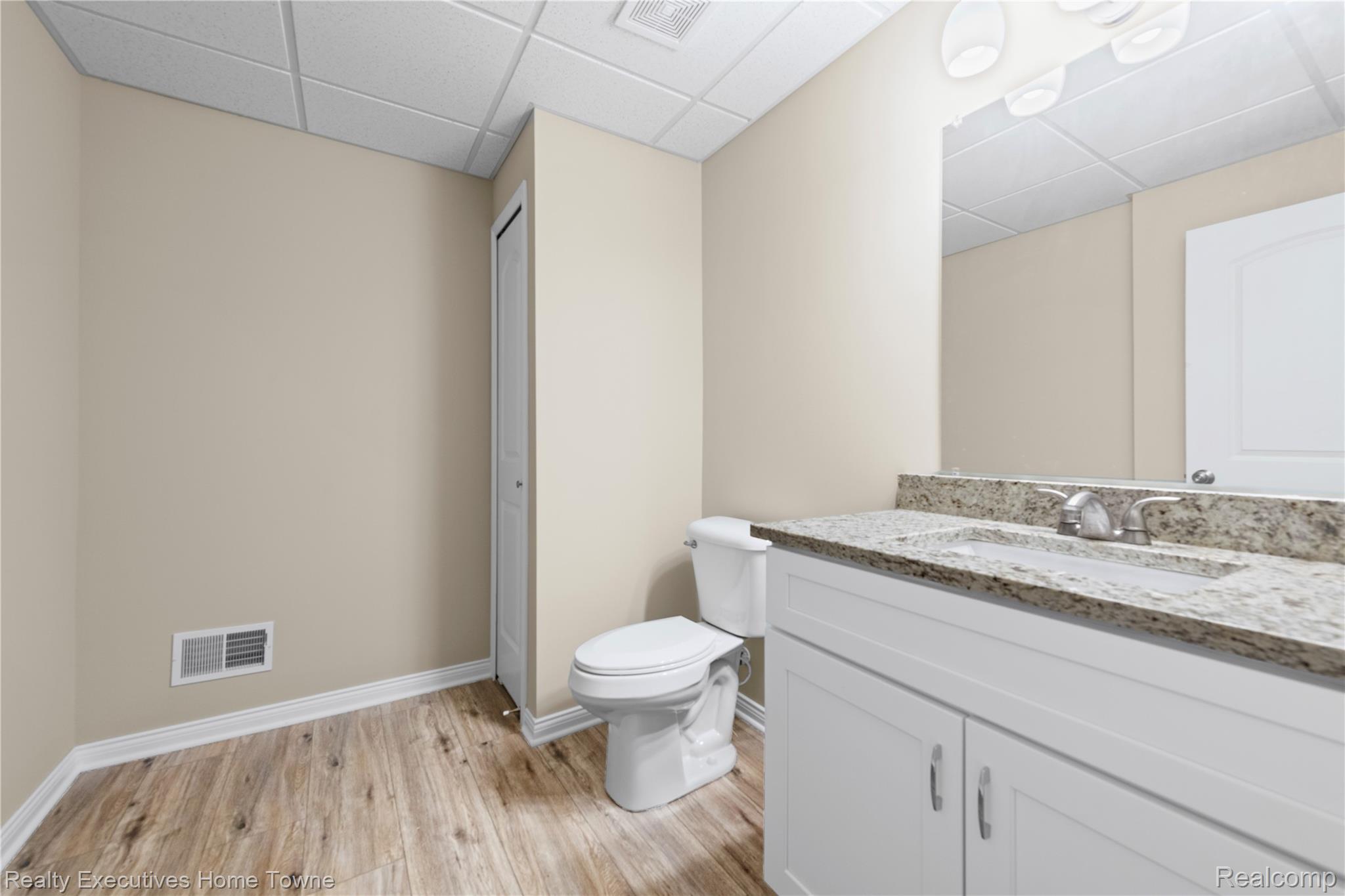 7285 Wood Pointe Drive Property Photo 36