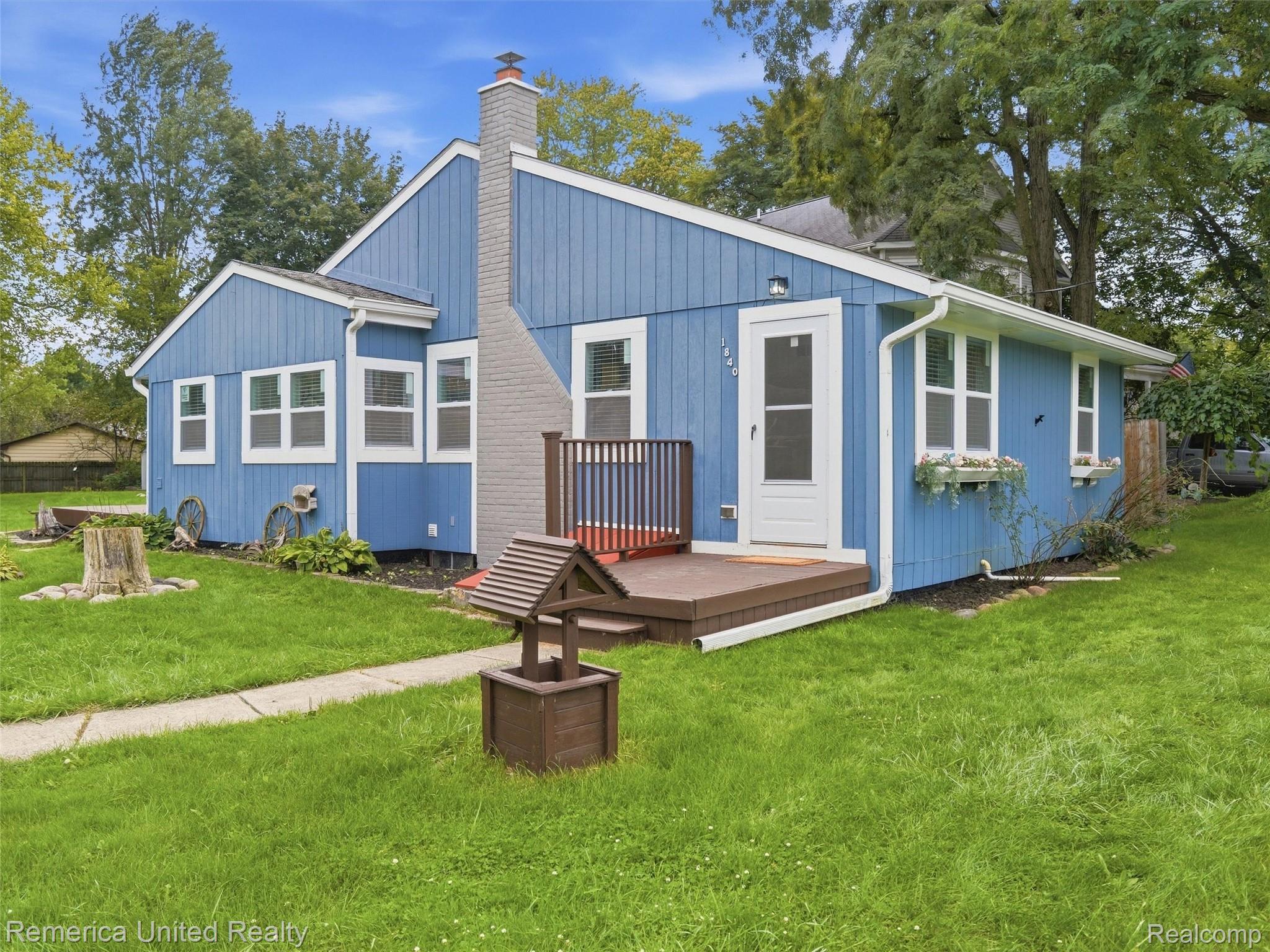 1840 Maxfield Road Property Photo 1