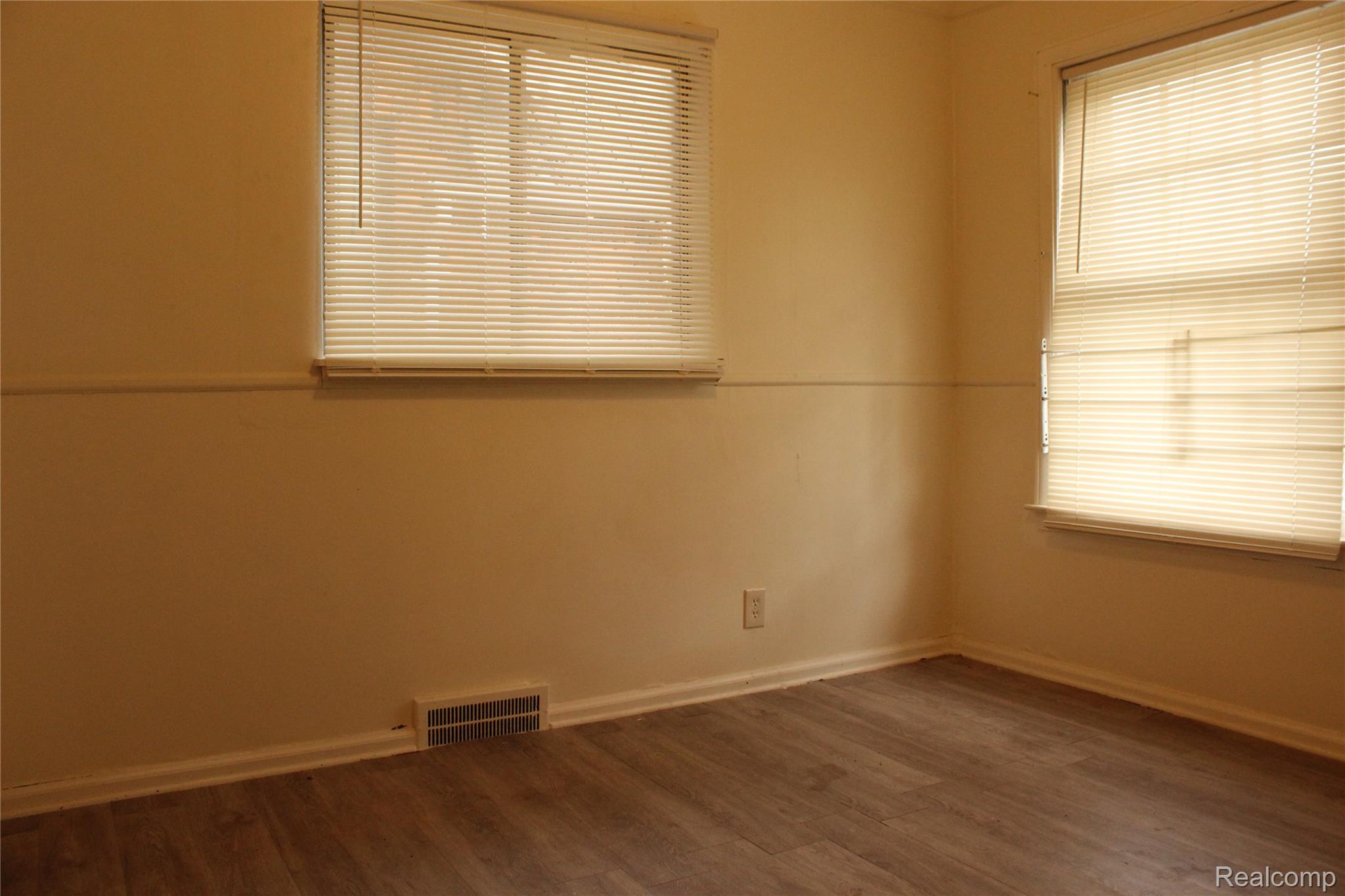9184 Harvard Road Property Photo 10