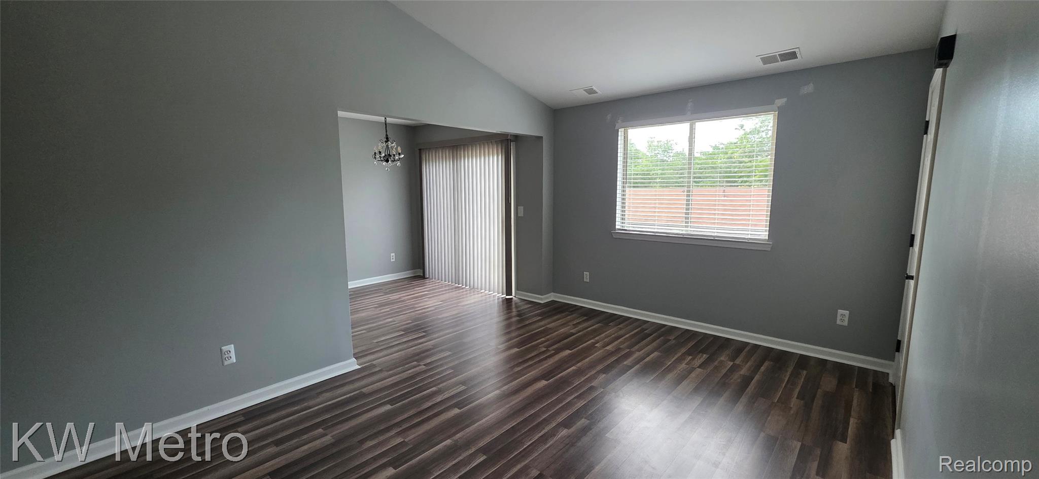 38604 Meadowdale Street Property Photo 4