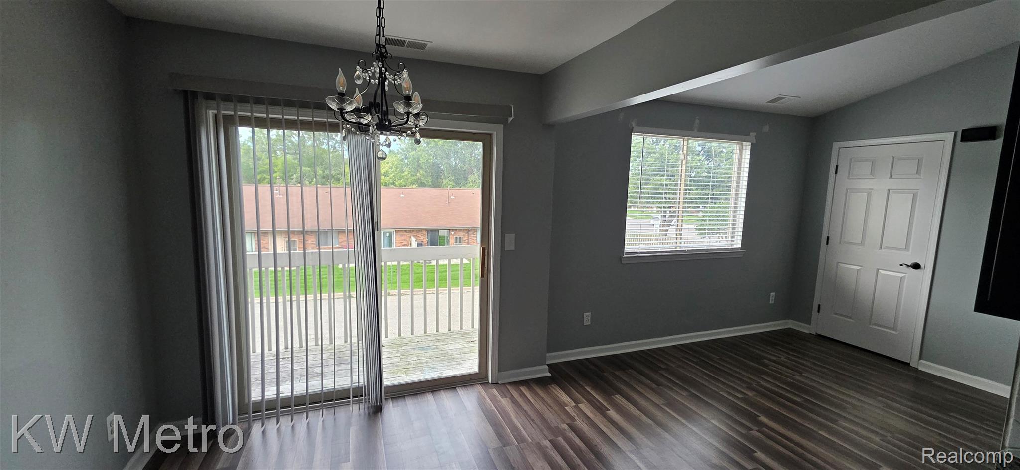 38604 Meadowdale Street Property Photo 8