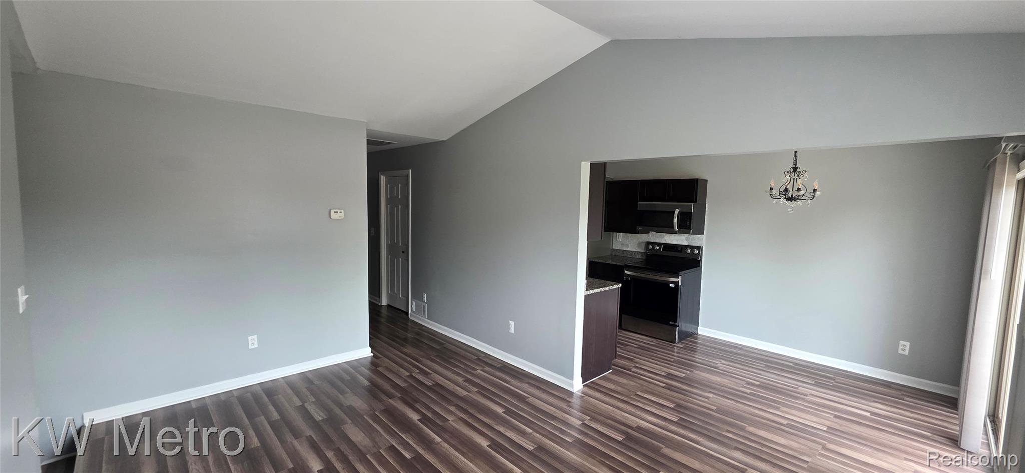 38604 Meadowdale Street Property Photo 12