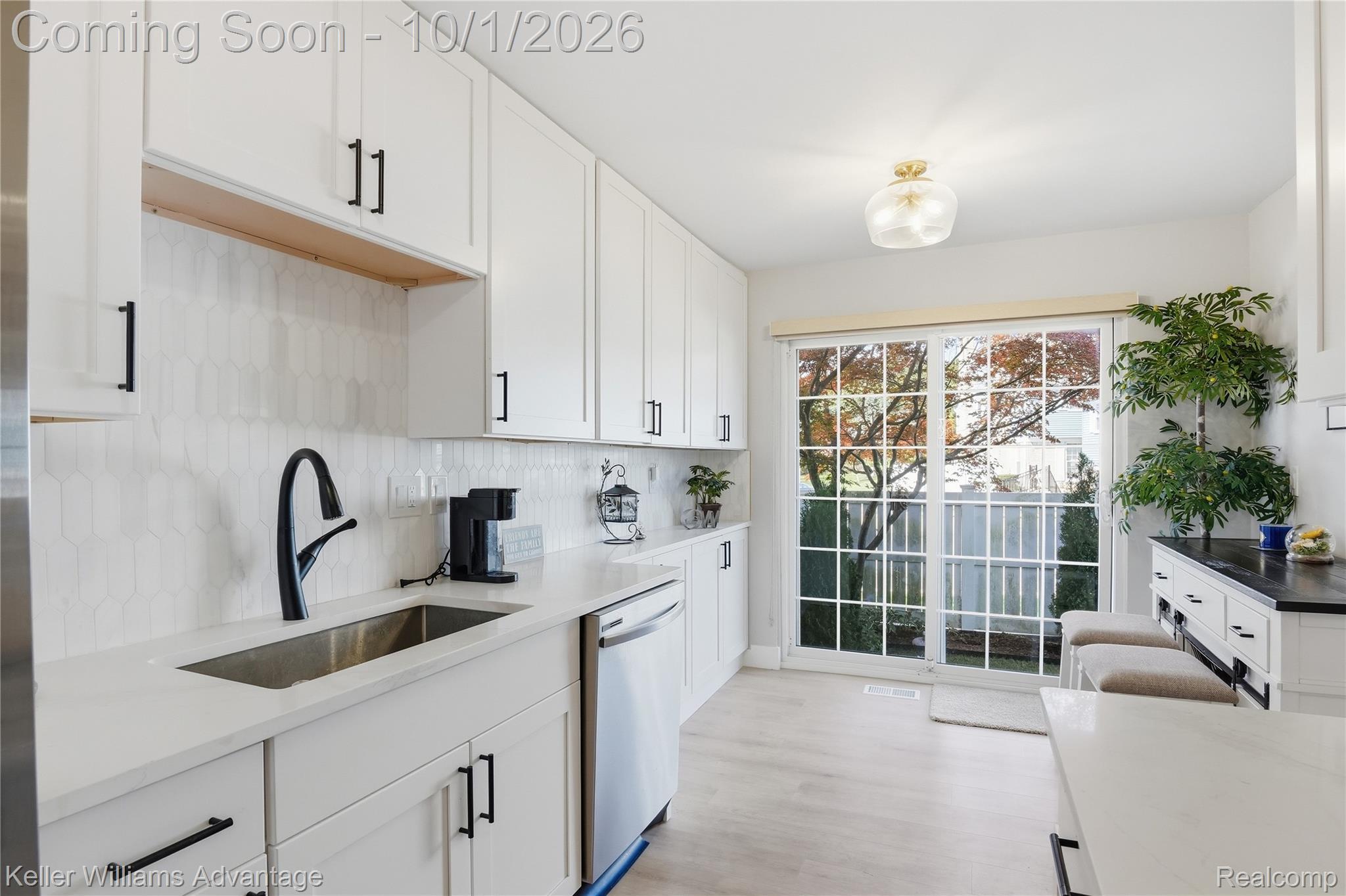 42142 Gladwin Street Property Photo 20