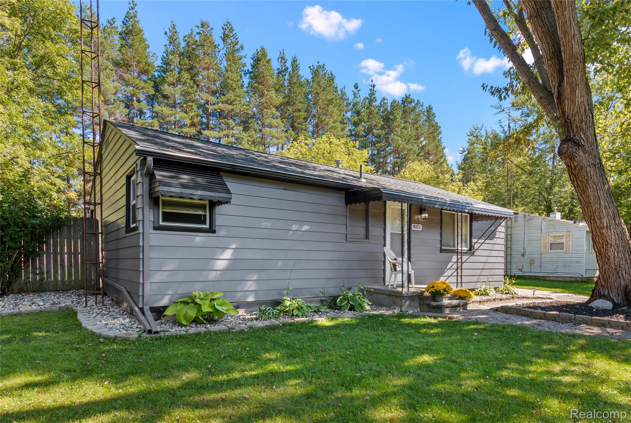 4023 Dallas Street Property Photo 1