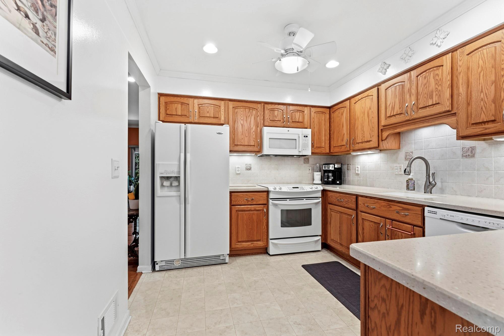 15744 E Golfview Drive Property Photo 9