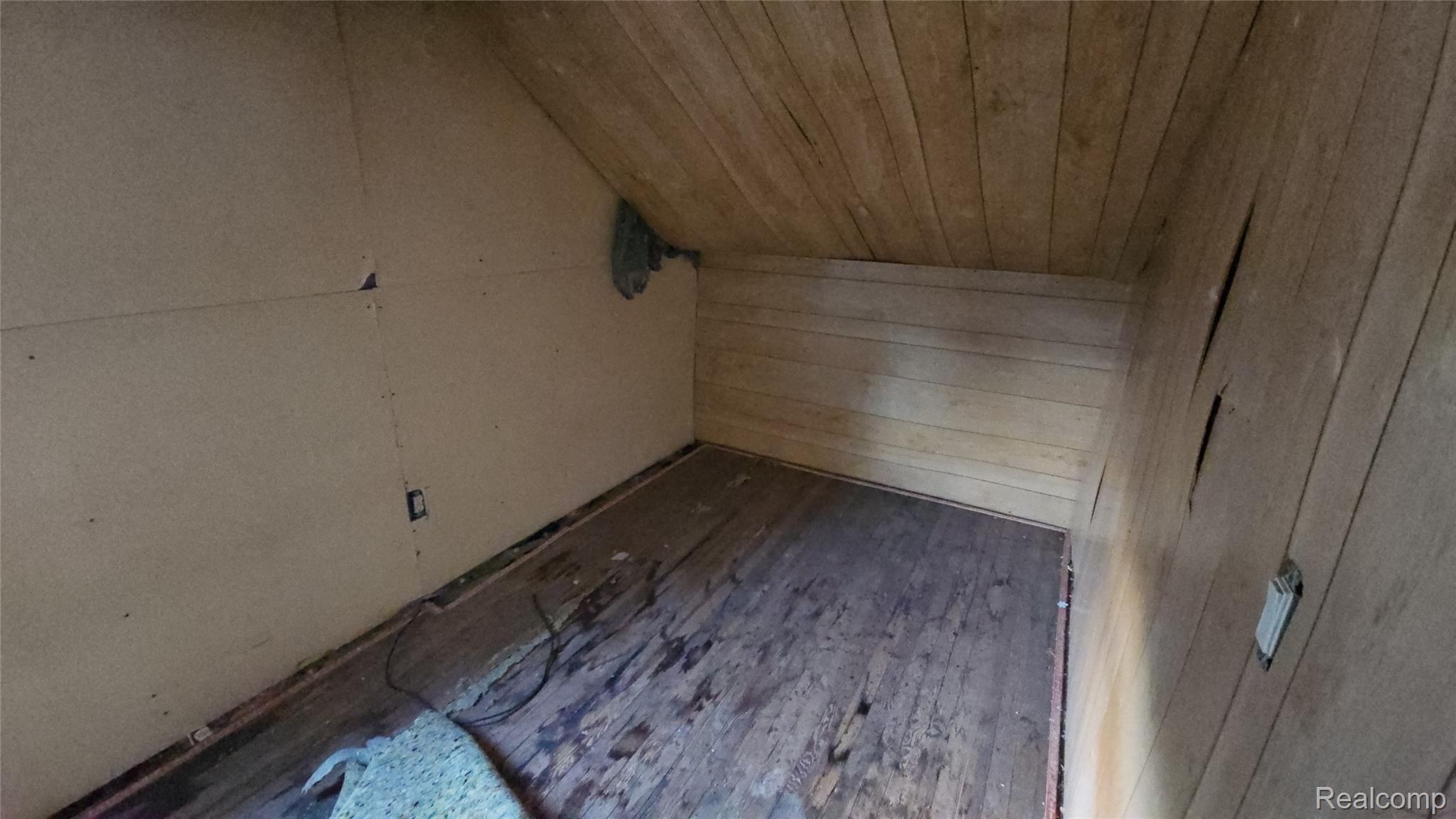 2418 Bewick Street Property Photo 7