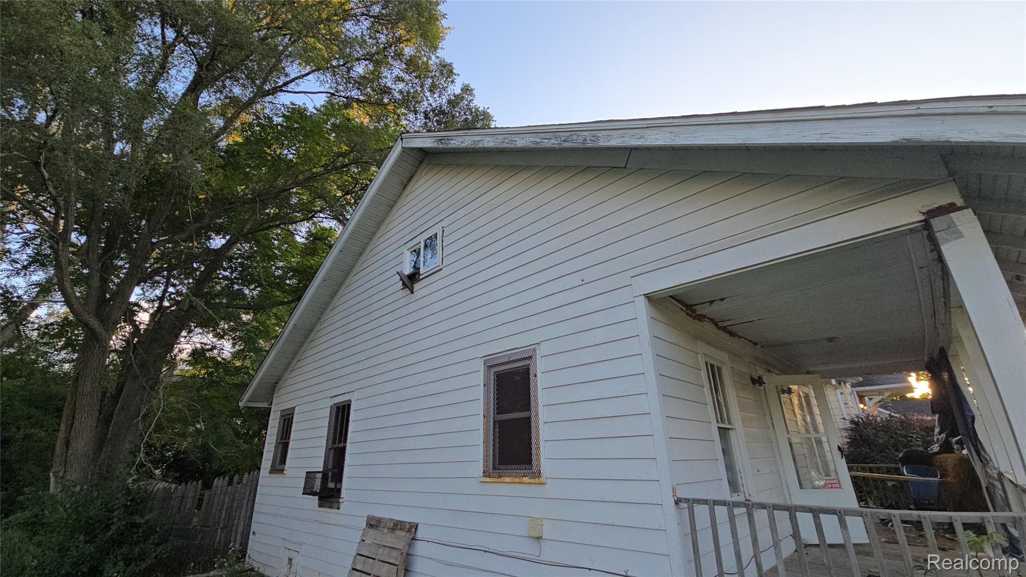 2418 Bewick Street Property Photo 39