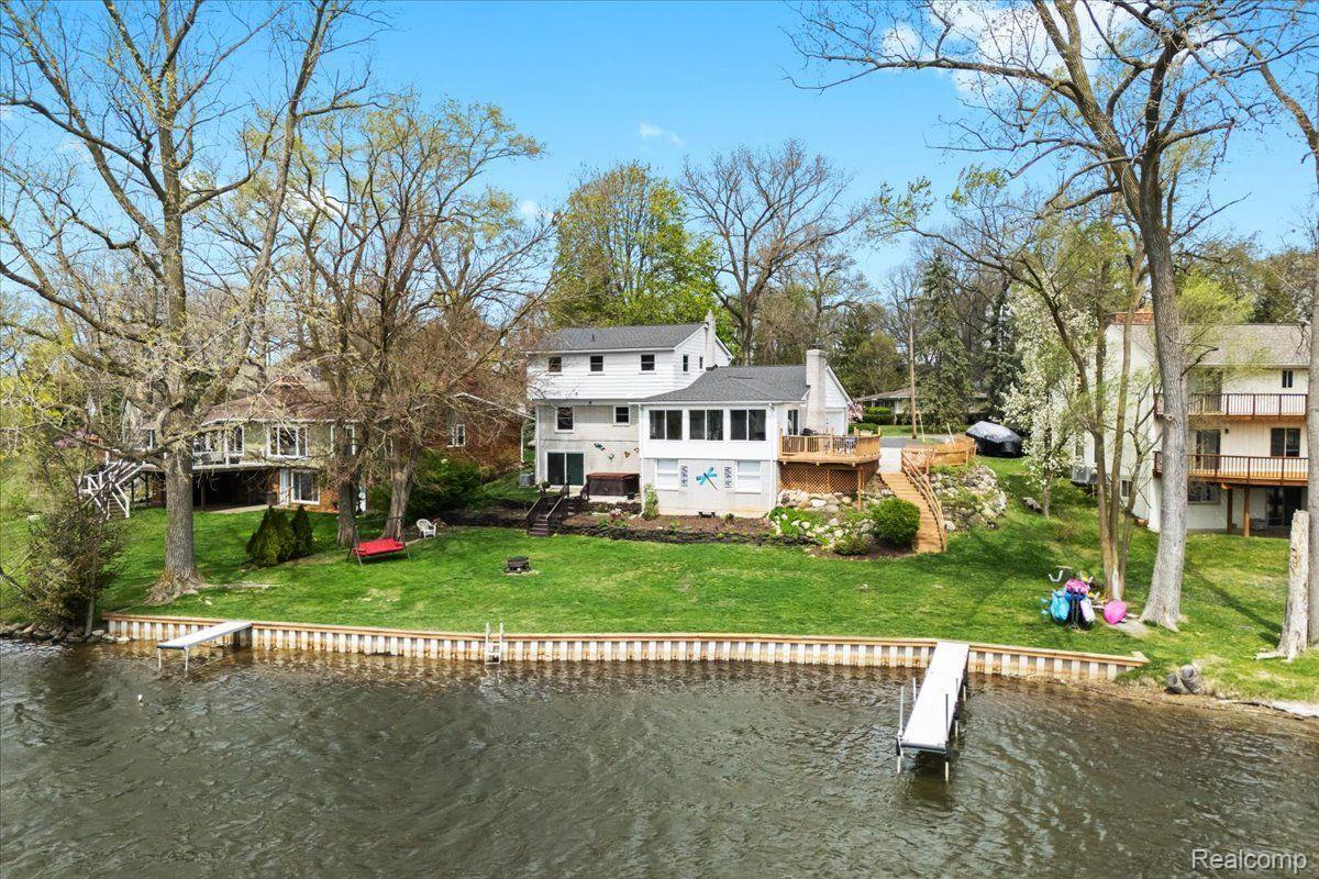 1425 Shankin Drive Property Photo 1